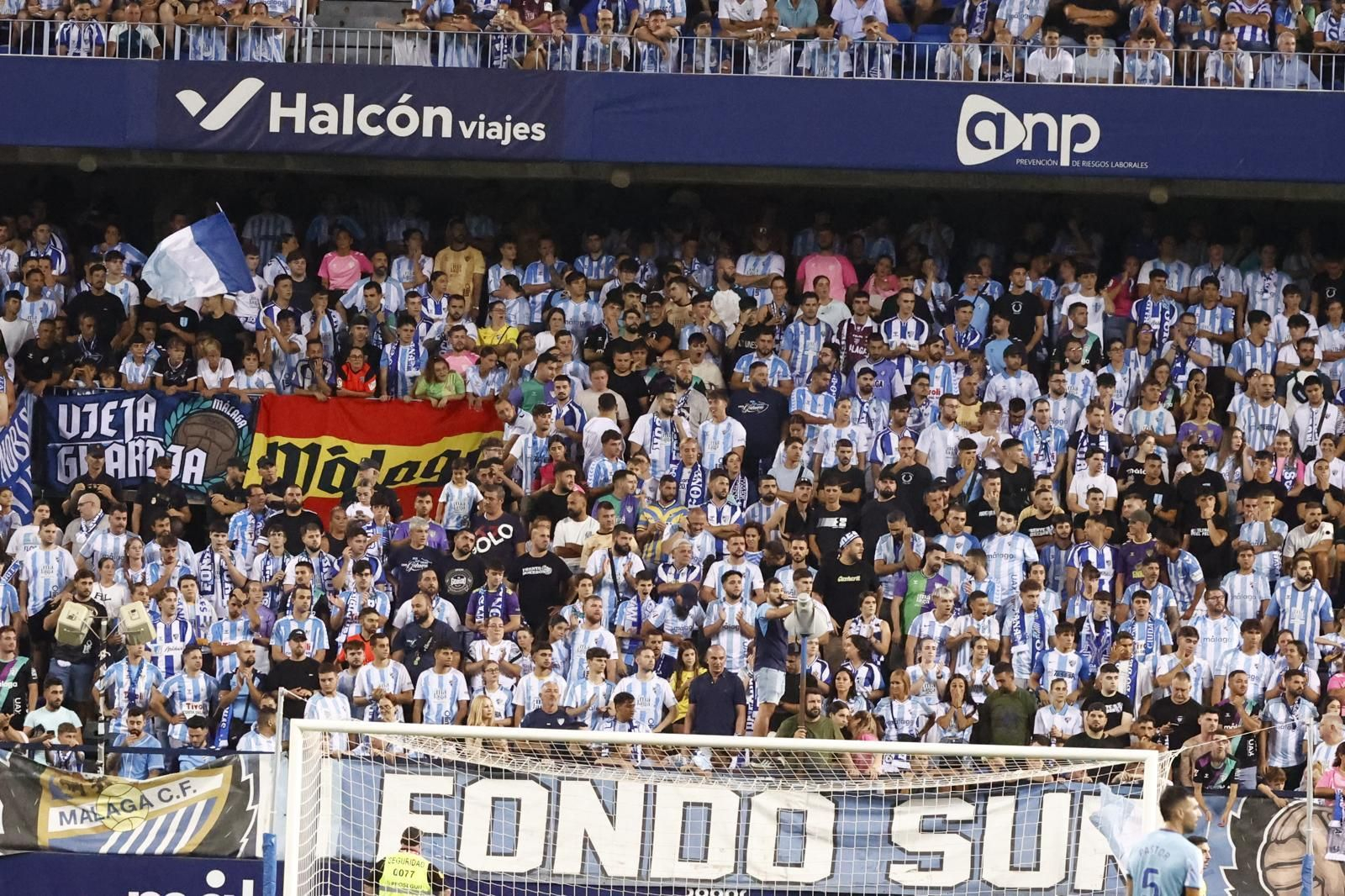 Búscate en las gradas de La Rosaleda en el Málaga CF-Real Sociedad B