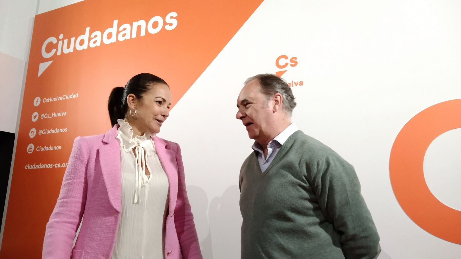 María Ángeles Muriel junto con Antonio Augustín, delegado provincial de Empleo.