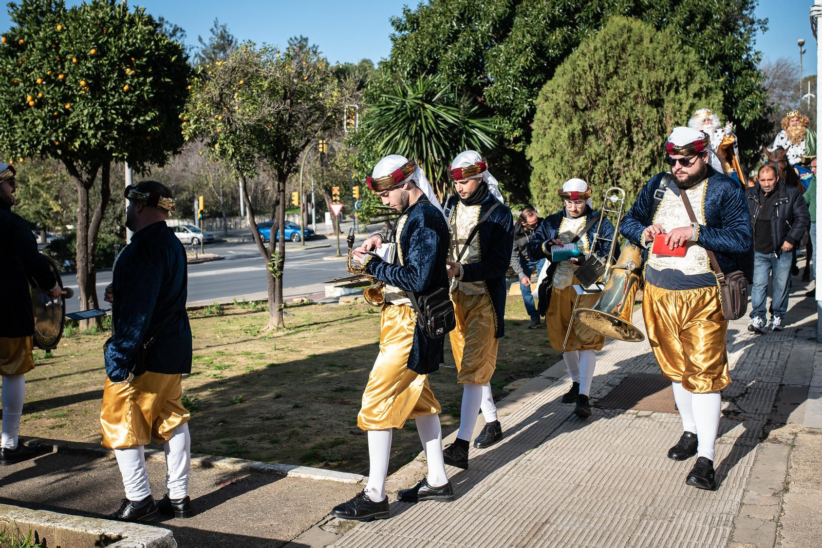 Los Reyes Magos traen la ilusión a los barrios de Huelva, en imágenes