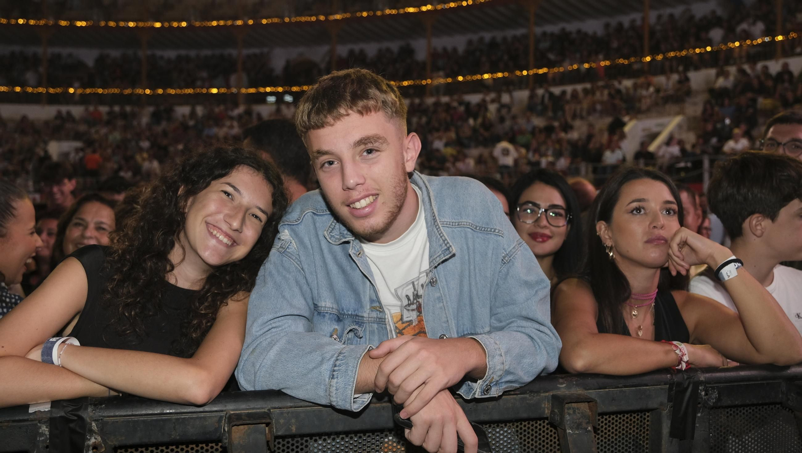 El concierto de Melendi llena de fans la Plaza de Toros de Almería, en imágenes
