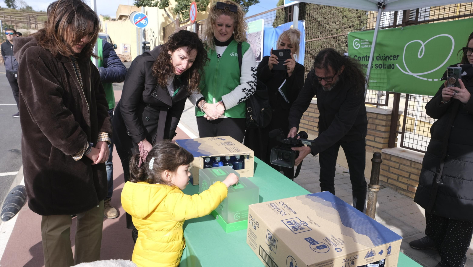 Imágenes de la carrera infantil contra el cáncer en el CEIP Francisco de Goya