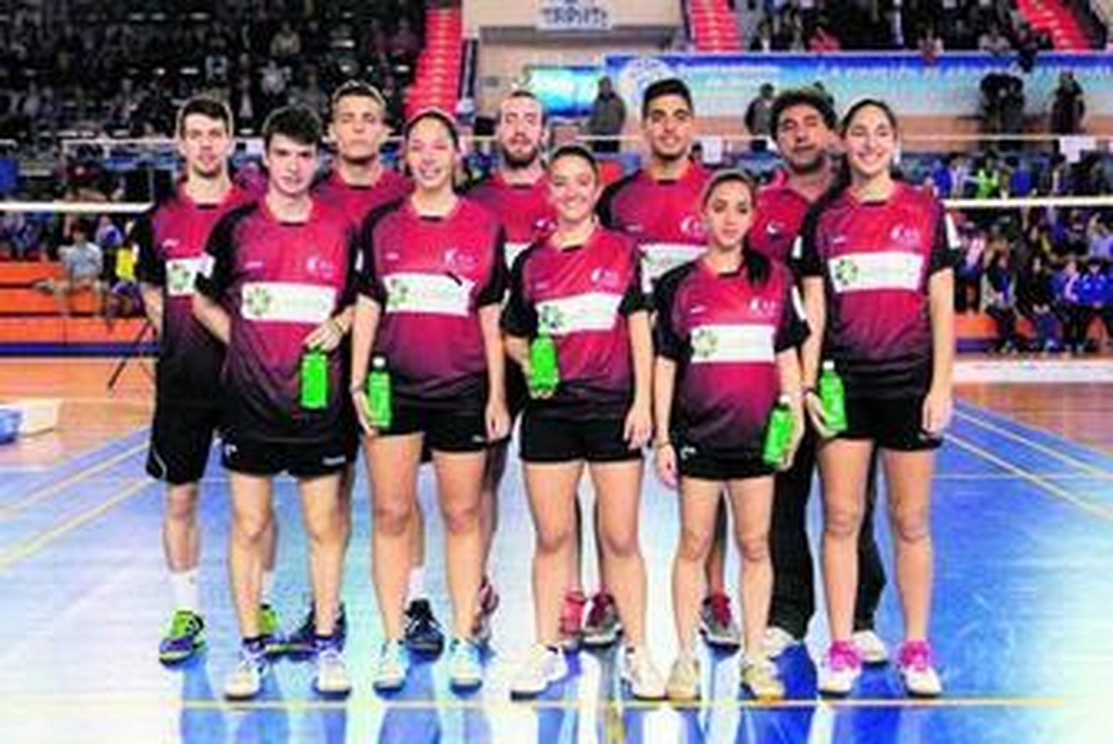 La plantilla del Soderinsa Rinconada posa en el pabellón Fernando Martín.