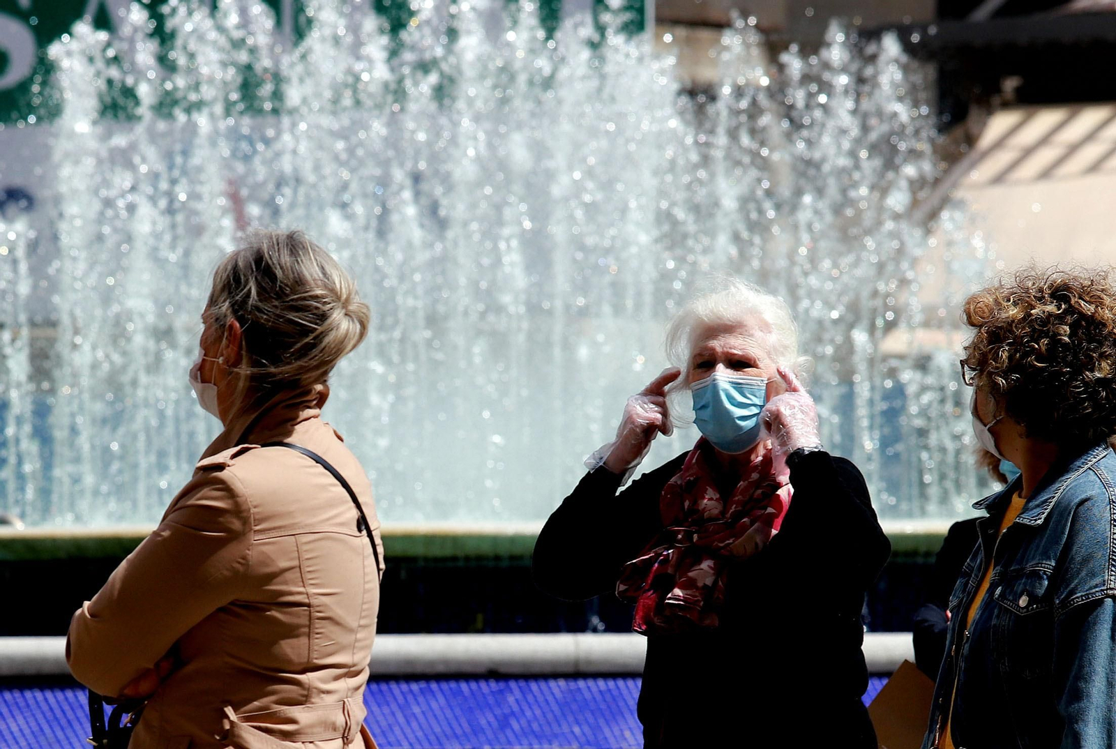 Imágenes de la desescalada en Huelva, primeras horas de la jornada de la fase uno en las calles de la ciudad.