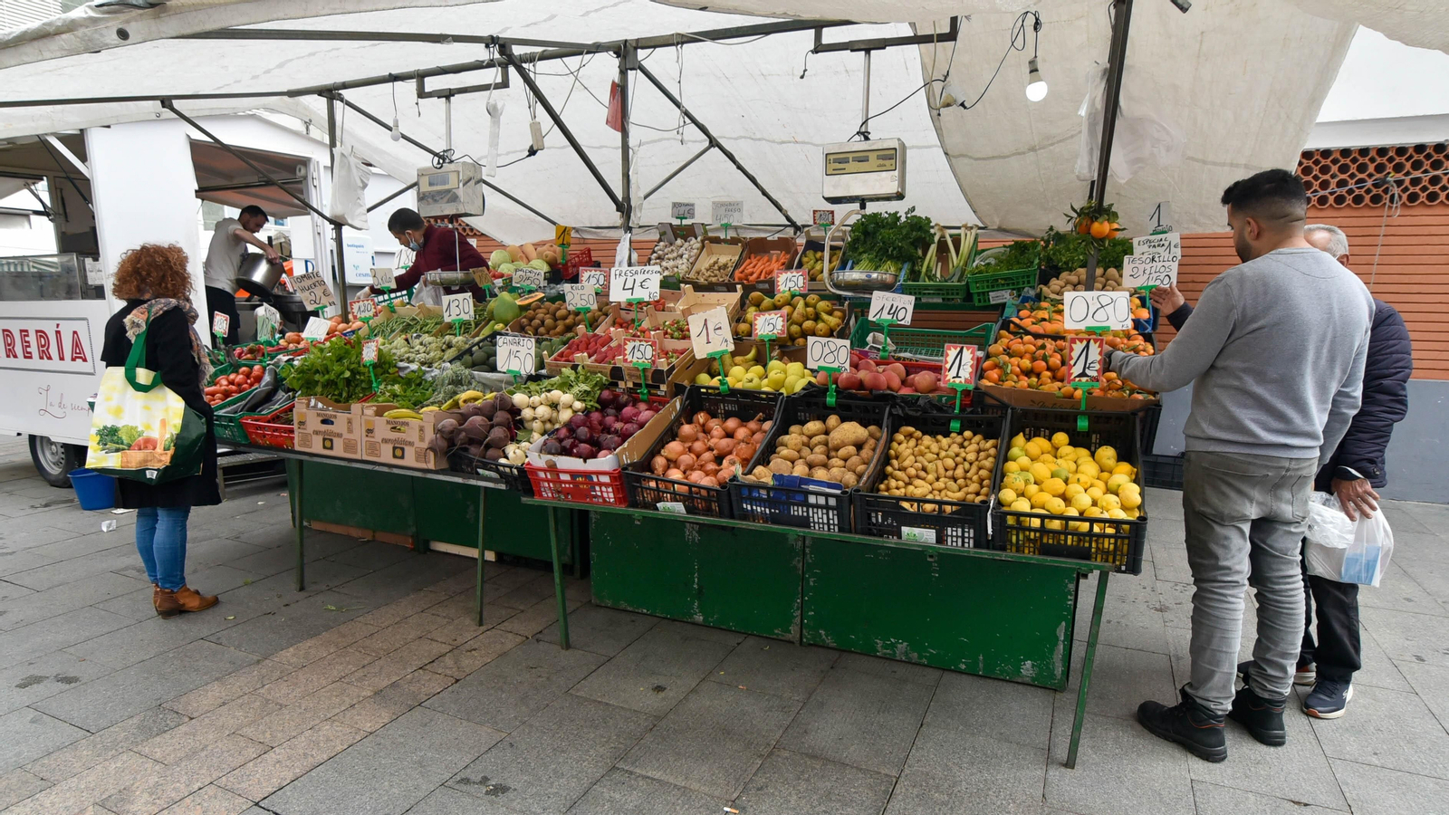 Los mercados de abasto de Algeciras y La Línea tras diez dias  de paros en el transporte