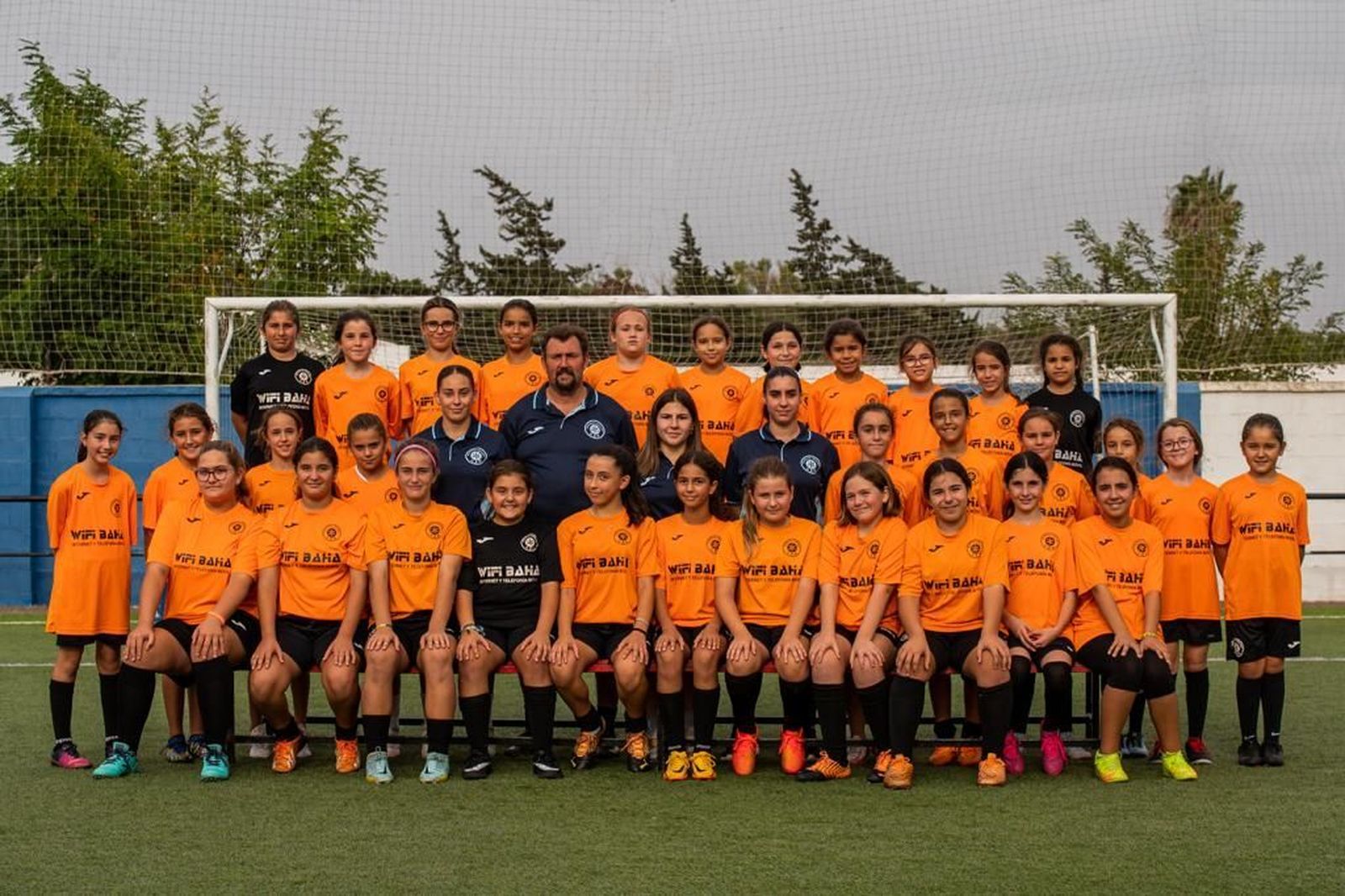 El Club Deportivo Juventud Chiclana se fundó en 2010, impulsado por la ilusión de pequeñas deportistas que buscaban su hueco en el mundo del deporte.