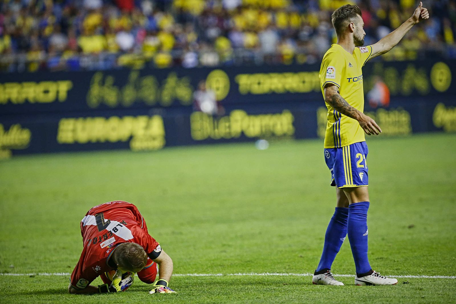 Carrillo hace un gesto.