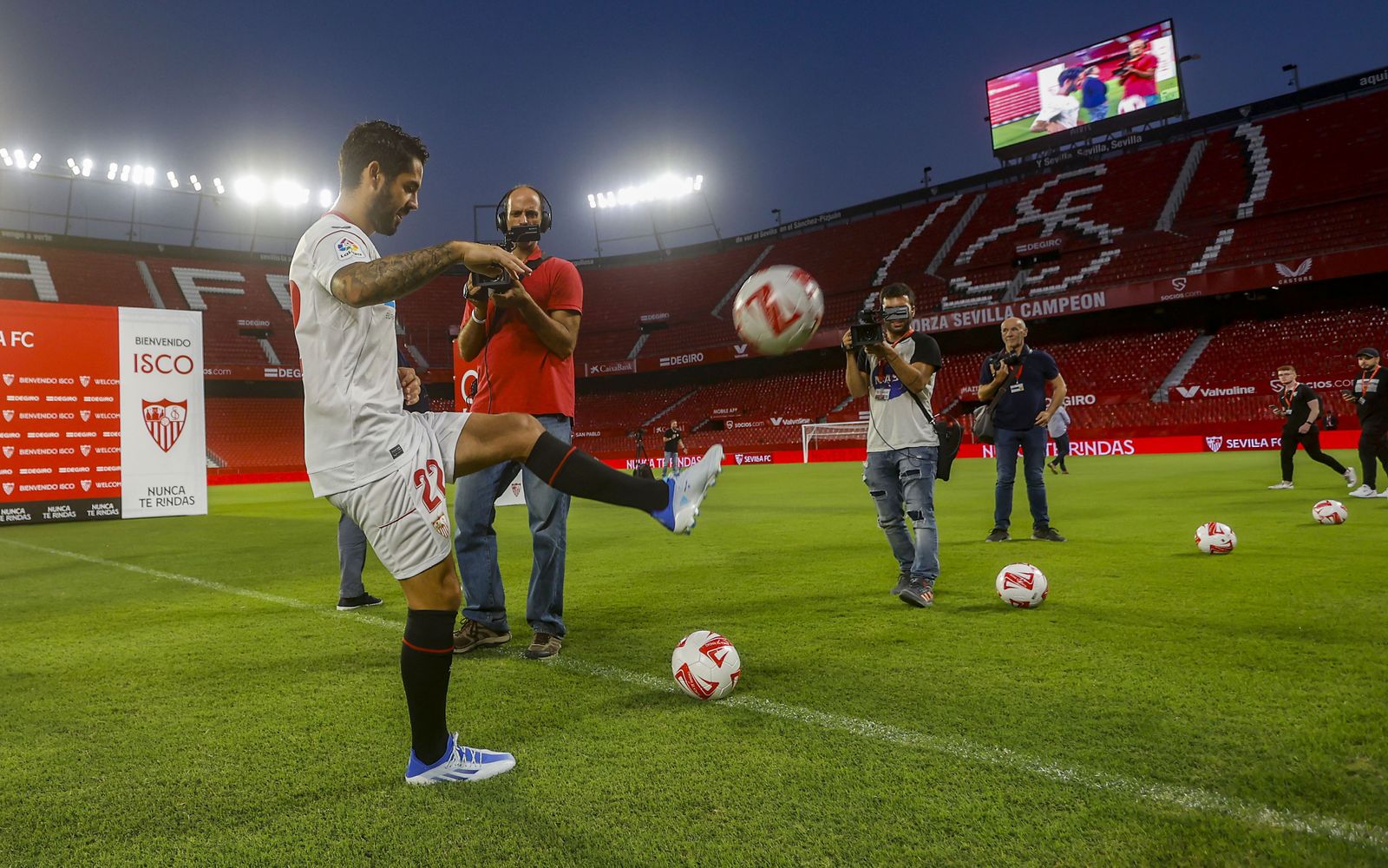 Las imágenes de la presentación de Isco en el Sánchez Pizjuán