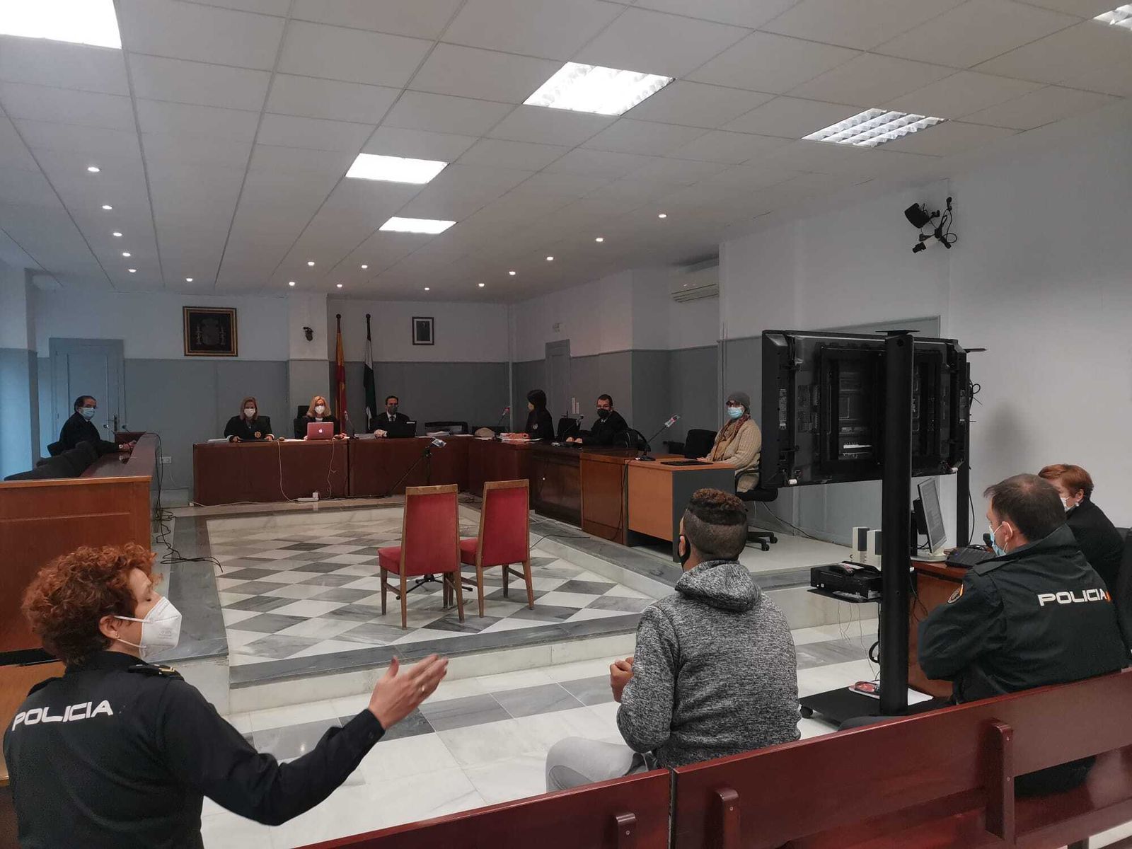 Sala donde ha comenzado el juicio contra el presunto violador.