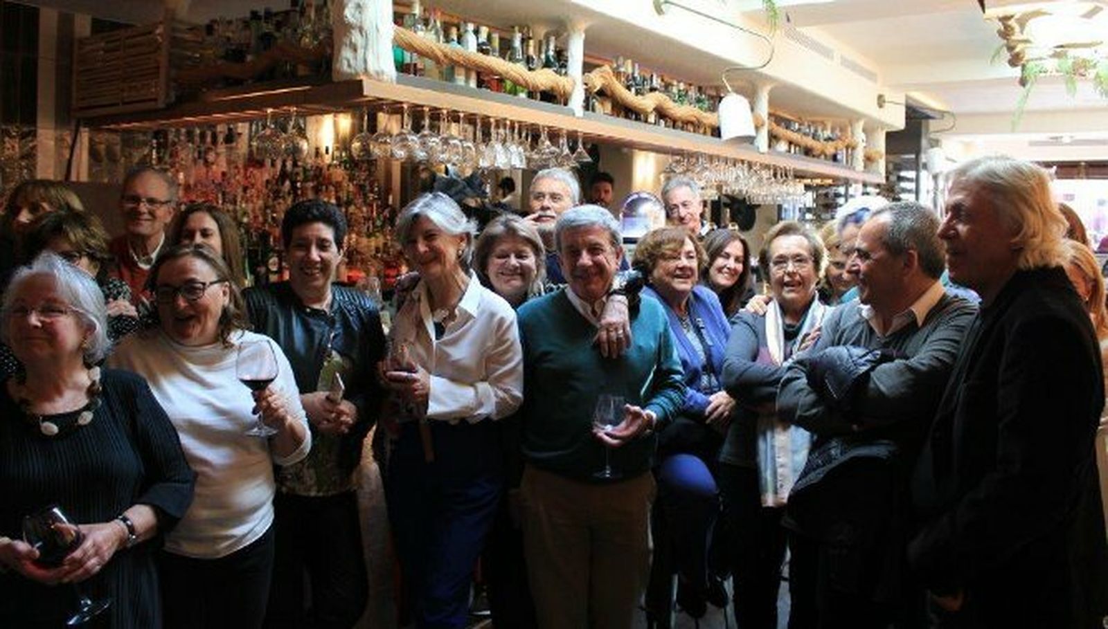María José Luque, María Dolores Ruiz Barbosa, Isabel de la Rosa, Sesé y Carmen Rodríguez-Sánchez, Luis García Garrido, Eduardo Rodríguez, Pepa Amaya, Amparo Sánchez Serdio, Paco Montero y Julio Malo de Molina.