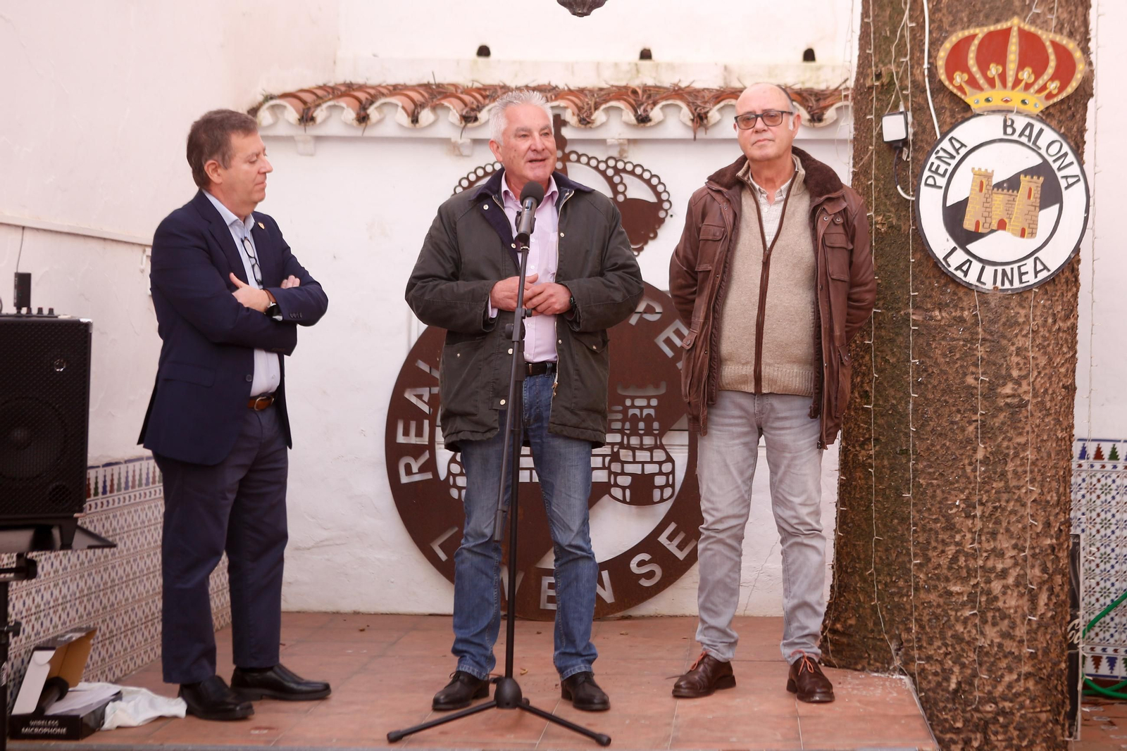Las fotos de la entrega de medallas de la Asociación Fuerte de Santa Bárbara a la Peña Balona y Julio Vega