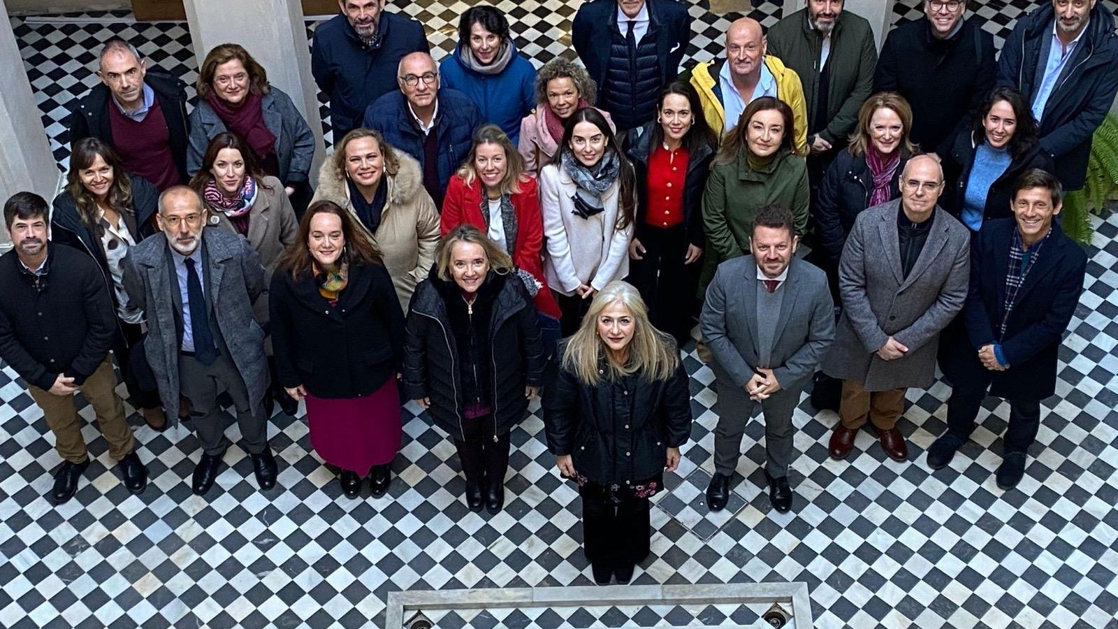 Patricia del Pozo con responsables de los enclaves culturales.