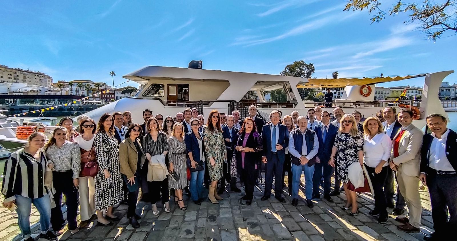 ProSevillaport organiza un paseo en barco para dar a conocer el Puerto de Sevilla y sus empresas