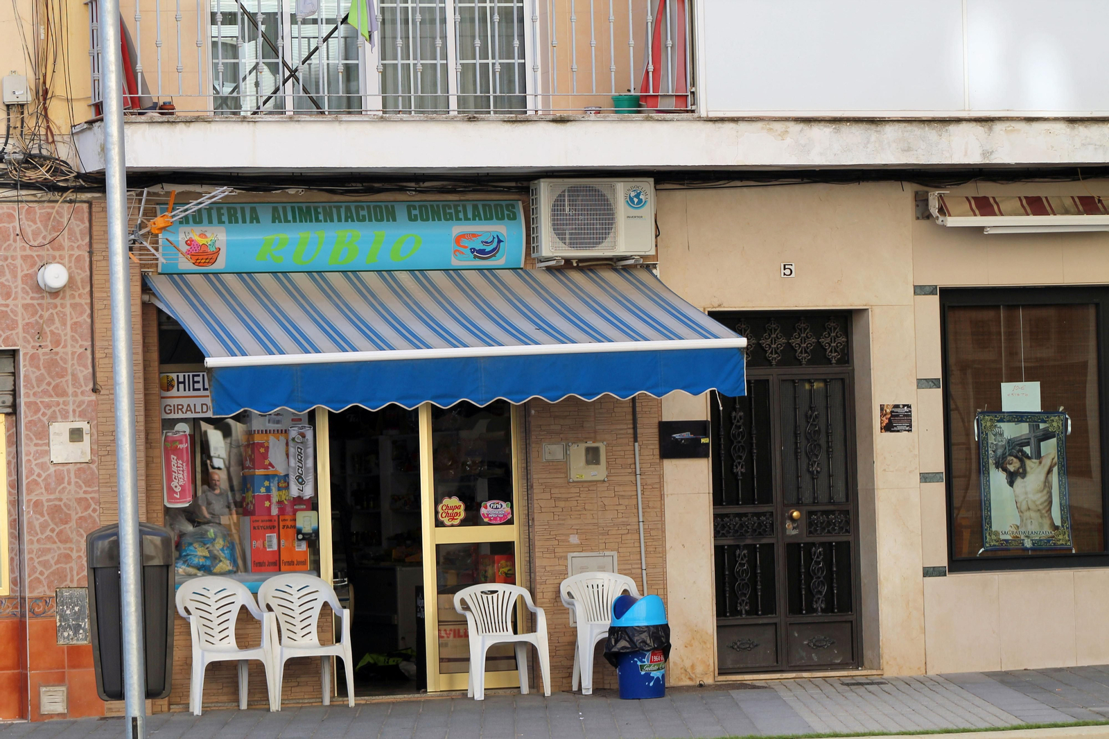 Barrio a Barrio: Imágenes de la Barriada de Los Dolores