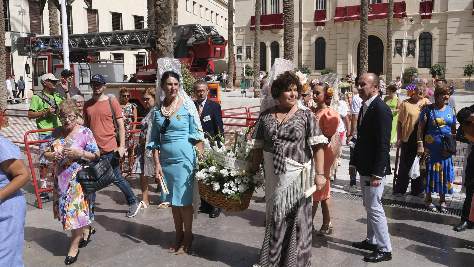Ofrenda floral a la Virgen del Mar en la Feria de Almería 2024, en imágenes