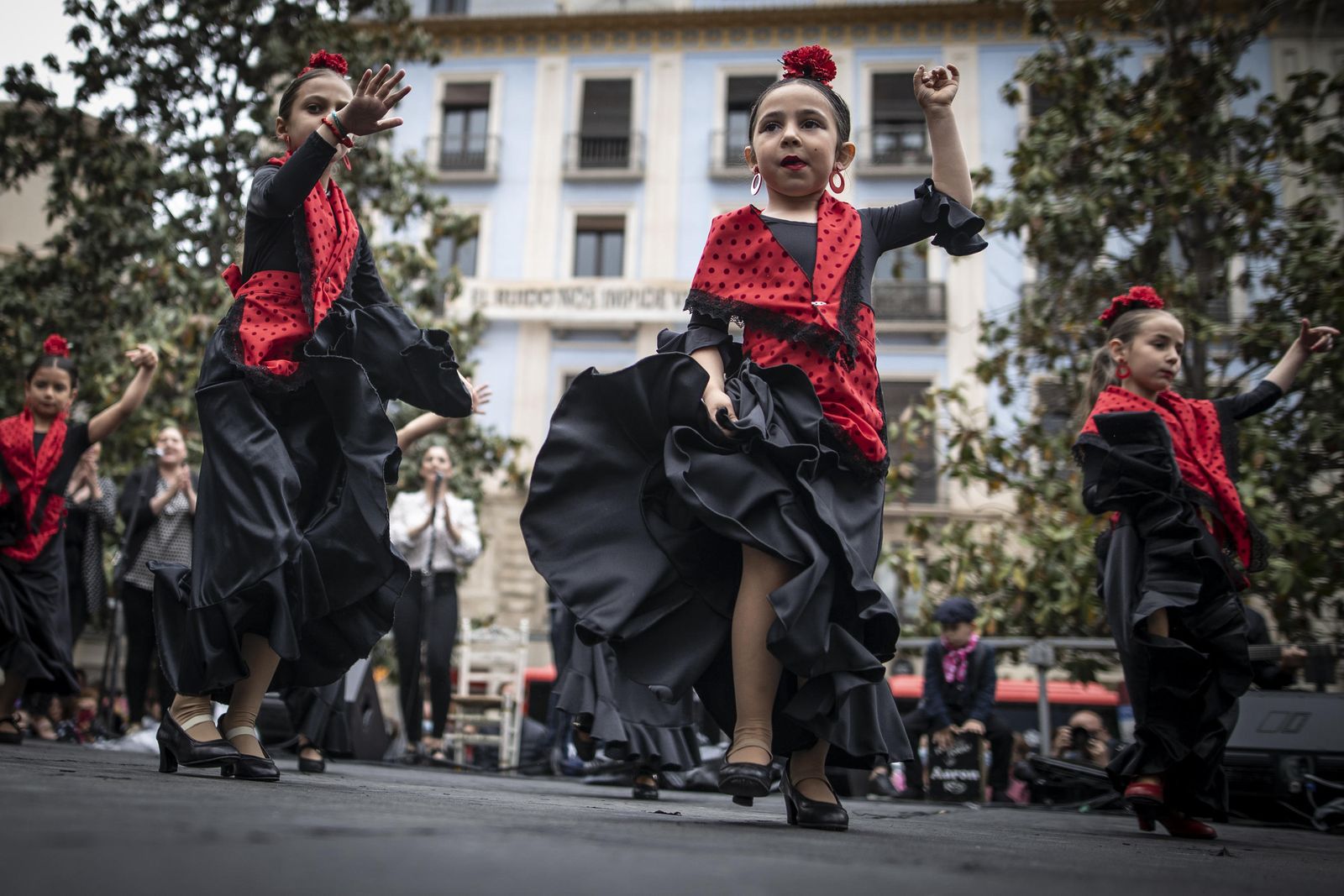 Bailes en la plaza del Carmen el pasado año por el Día de la Cruz.