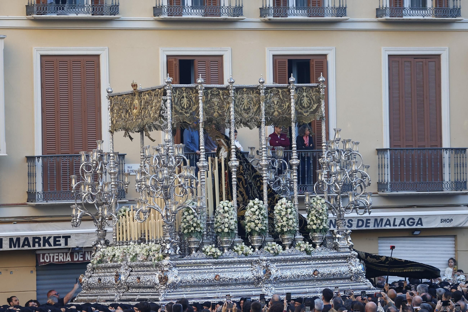 El Sepulcro el Viernes Santo en Málaga, en imágenes