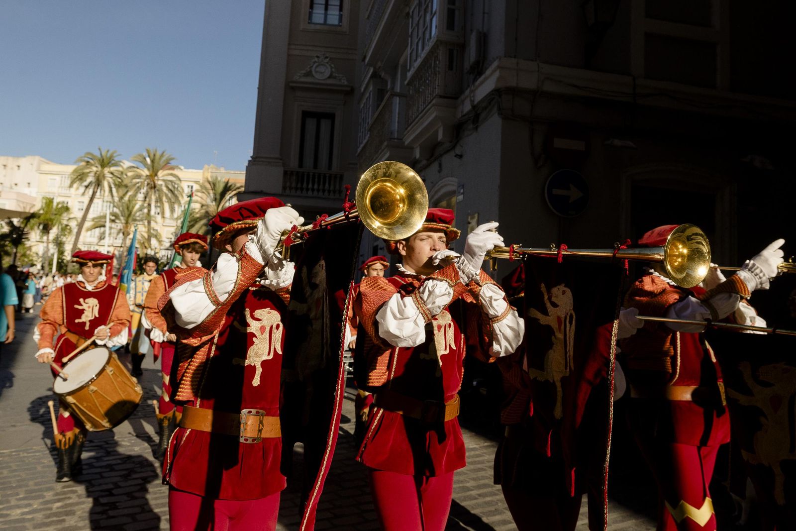 Las imágenes del desfile inaugural del XXX Festival de Folklore Ciudad de Cádiz