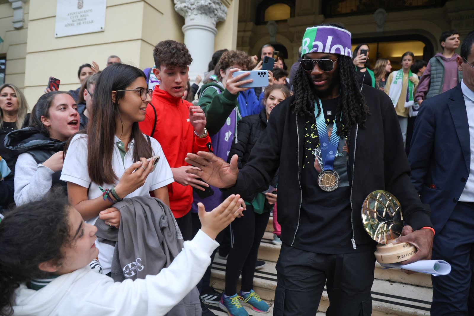 El Unicaja celebra en las calles de Málaga el título de la BCL