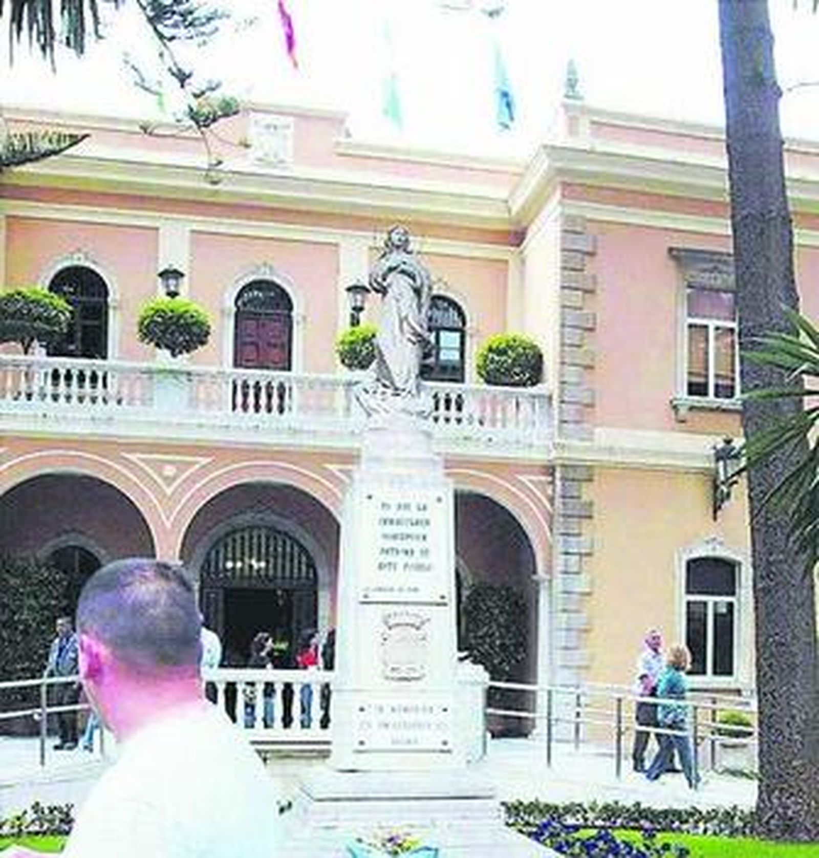 Imagen de la fachada del Ayuntamiento de La Línea.