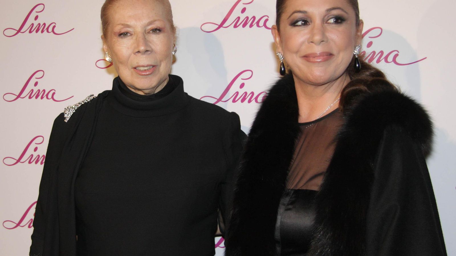 Isabel Pantoja acudió al desfile con el que se celebró el 50 aniversario de la firma Lina.