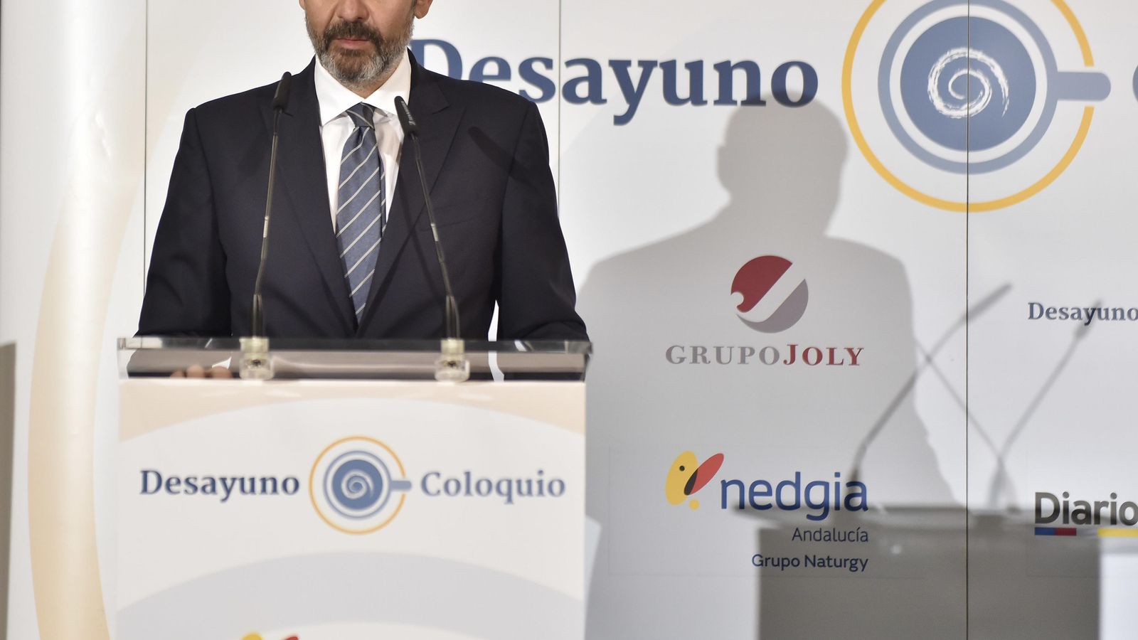 Narciso Prieto, director de Nedgia Andalucía, en la intervención inicial que protagonizó en el desayuno coloquio.