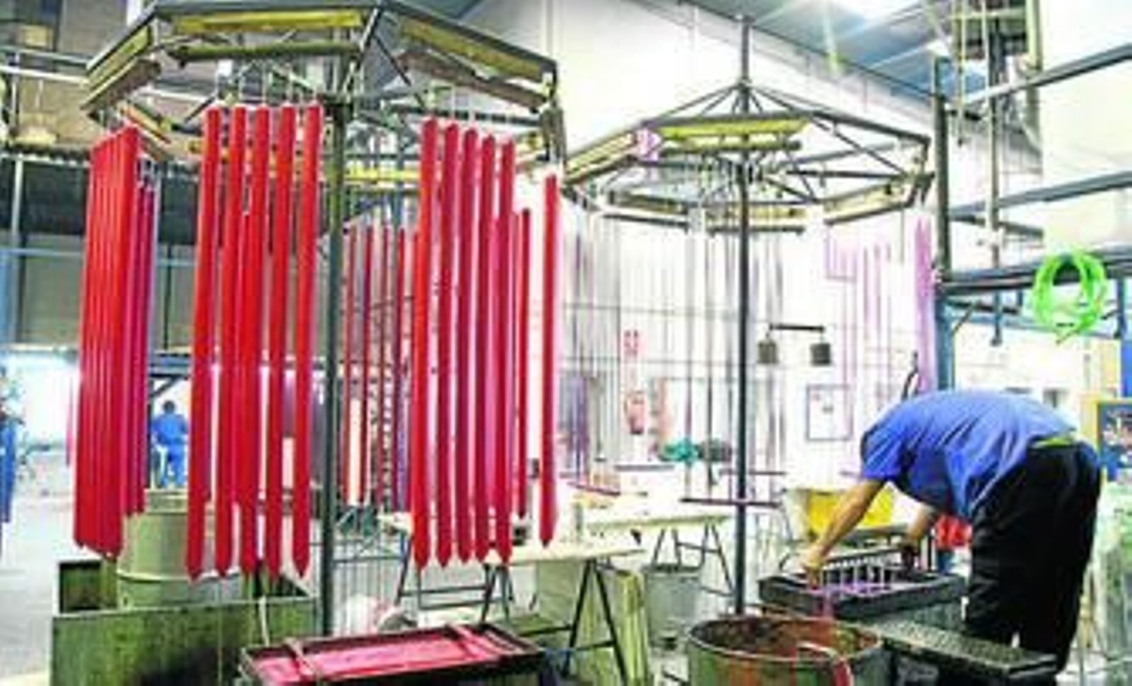 Preparación de cirios en la cerería El Nazareno.
