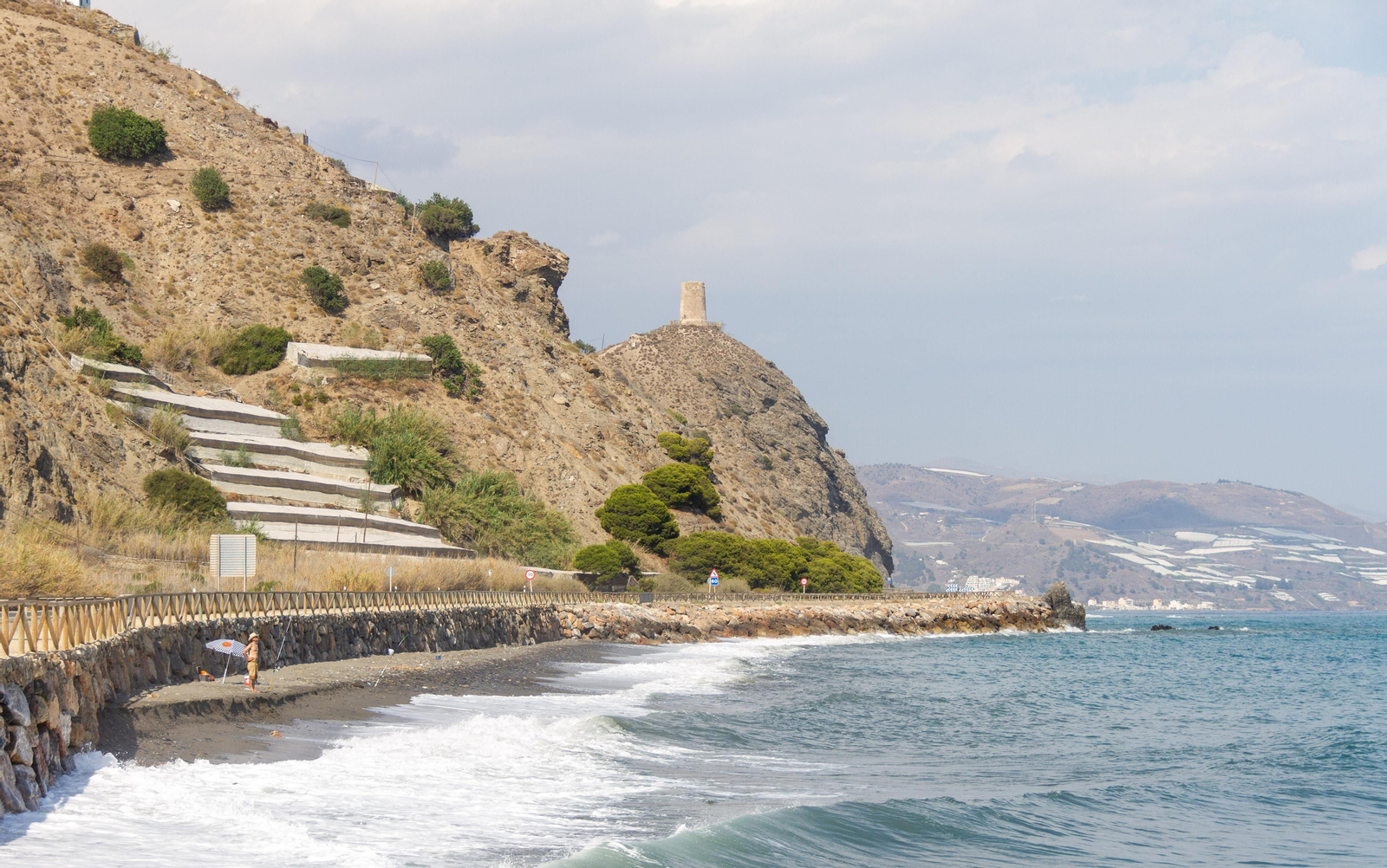 Costa de Granada: reabren la playa de Castillo de Baños tras localizar E. Coli en el agua
