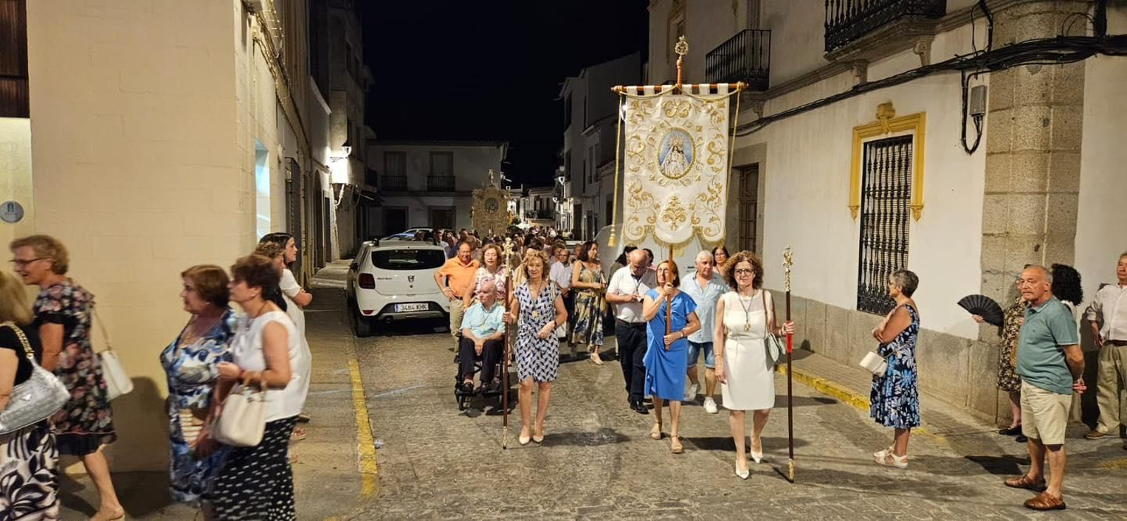 La procesión de la Virgen de la Antigua en Hinojosa del Duque, en imágenes
