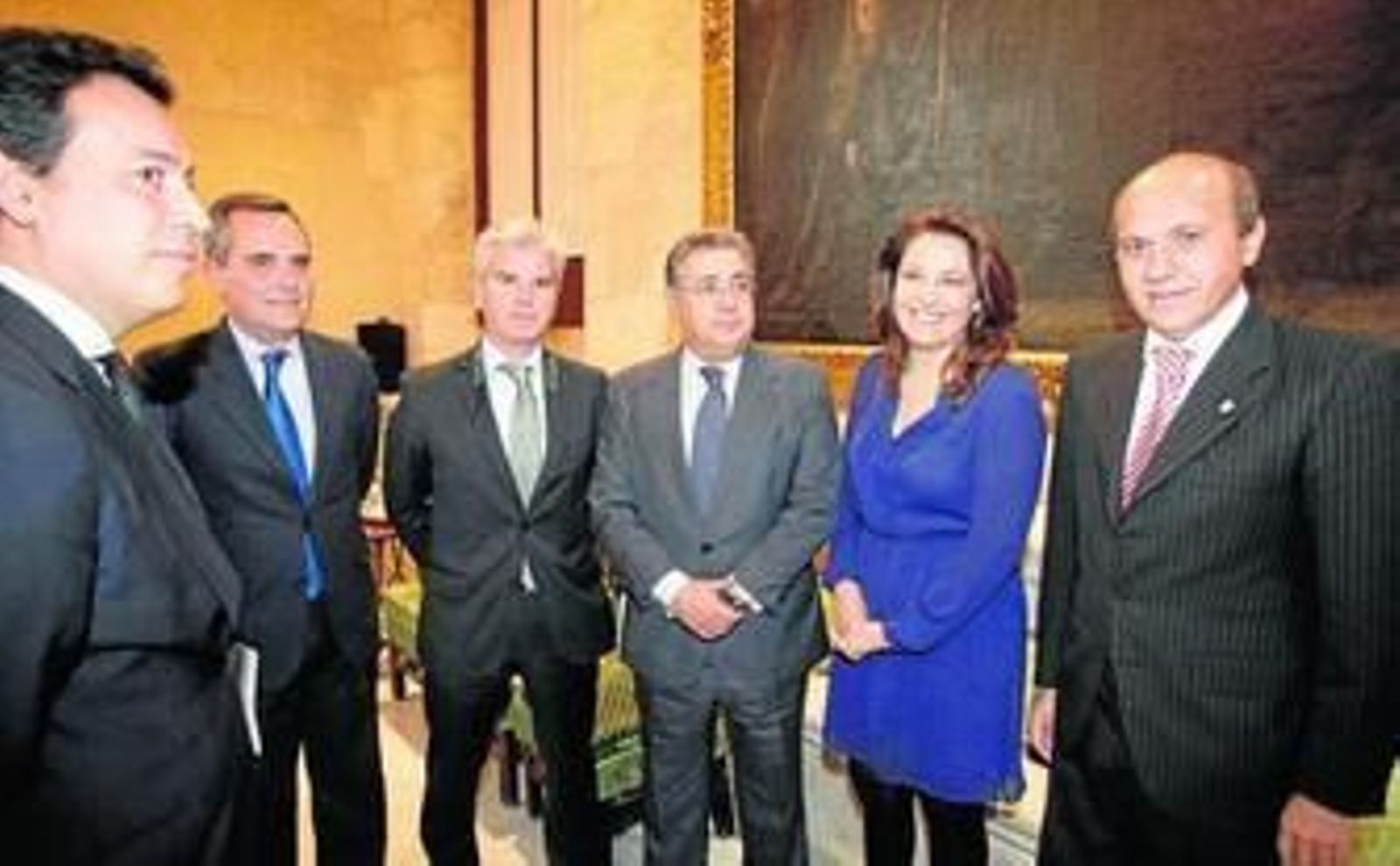Los presidentes de ambos clubes, junto al alcalde de Sevilla, Juan Ignacio Zoido, y la de delegada del Gobierno en Andalucía, Carmen Crespo, entre otras personalidades.