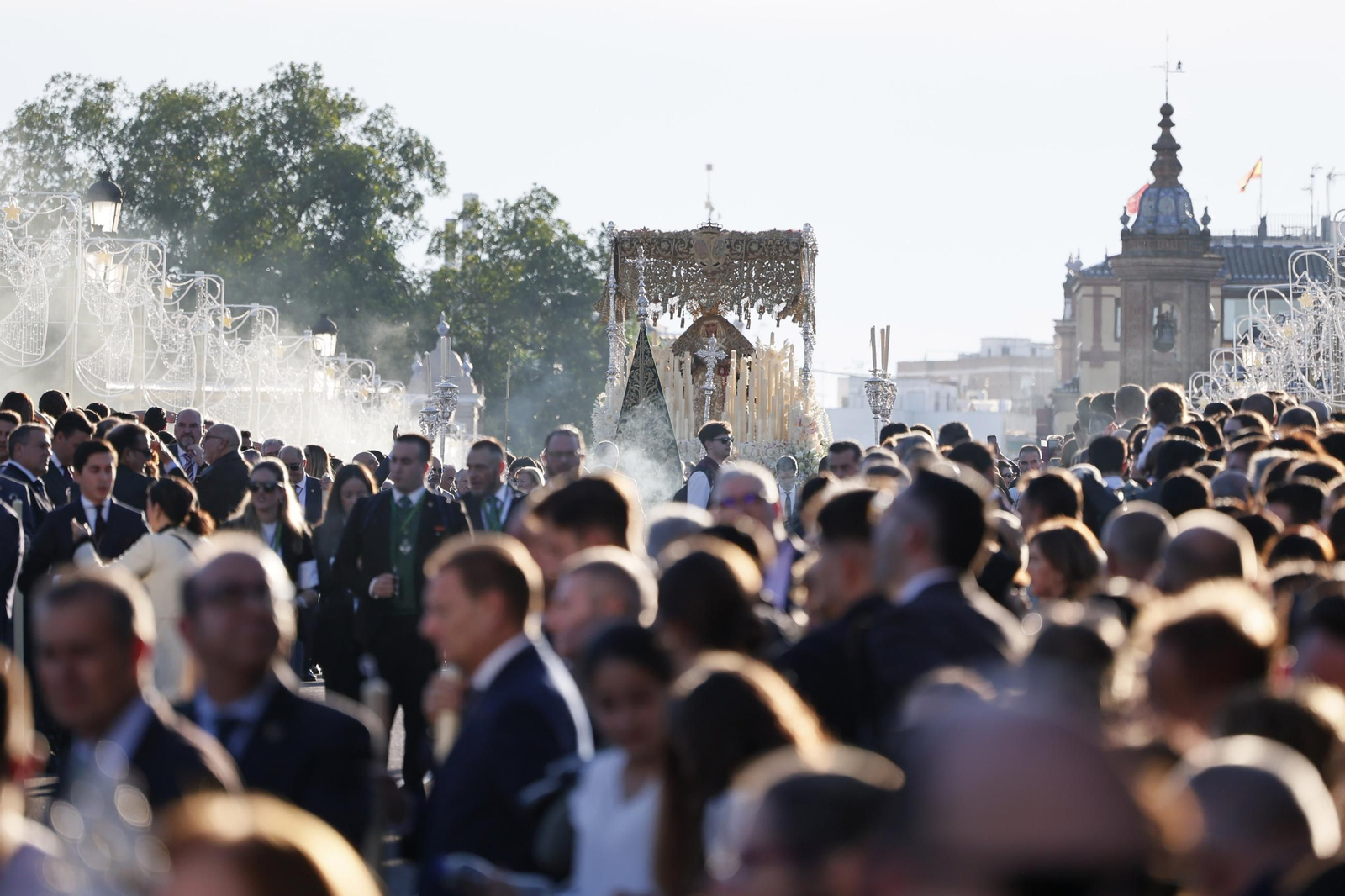 Las imágenes del traslado de la Esperanza de Triana a la Catedral