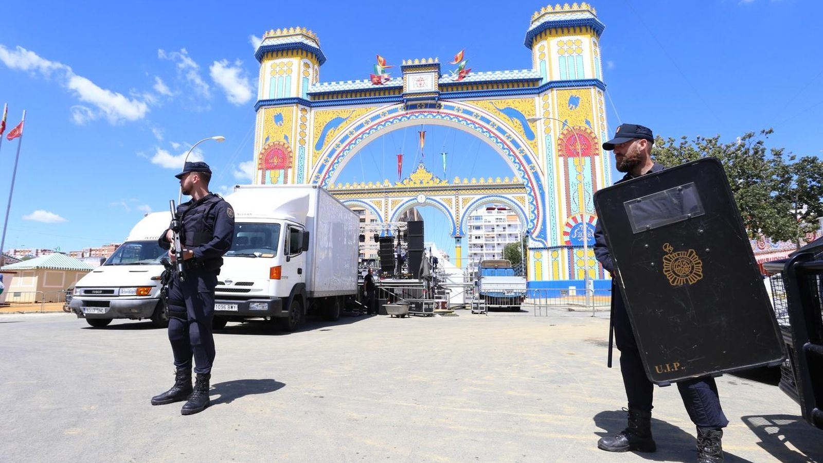 Control policial en la portada de la Feria en los días previos a la fiesta, en 2018.