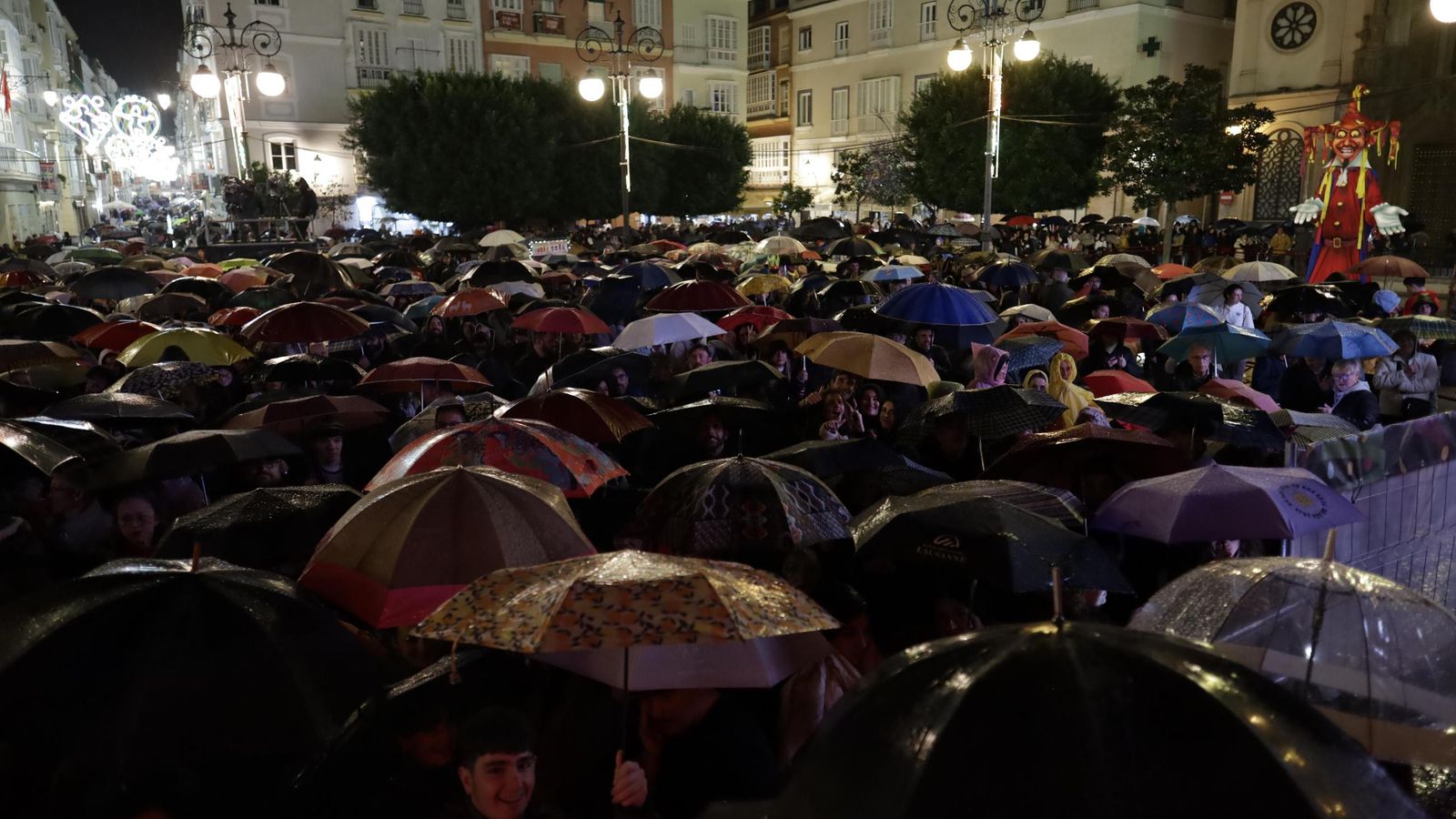 Búscate entre las mejores imágenes de la quema del dios Momo