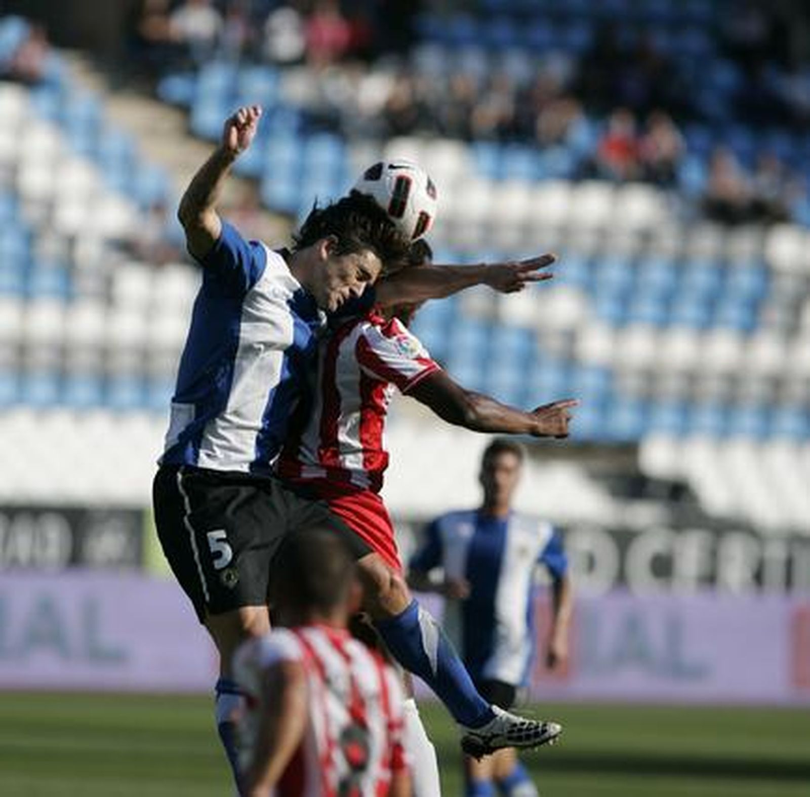 El Almería empata en casa 1-1 ante el Hércules. / Javier Alonso