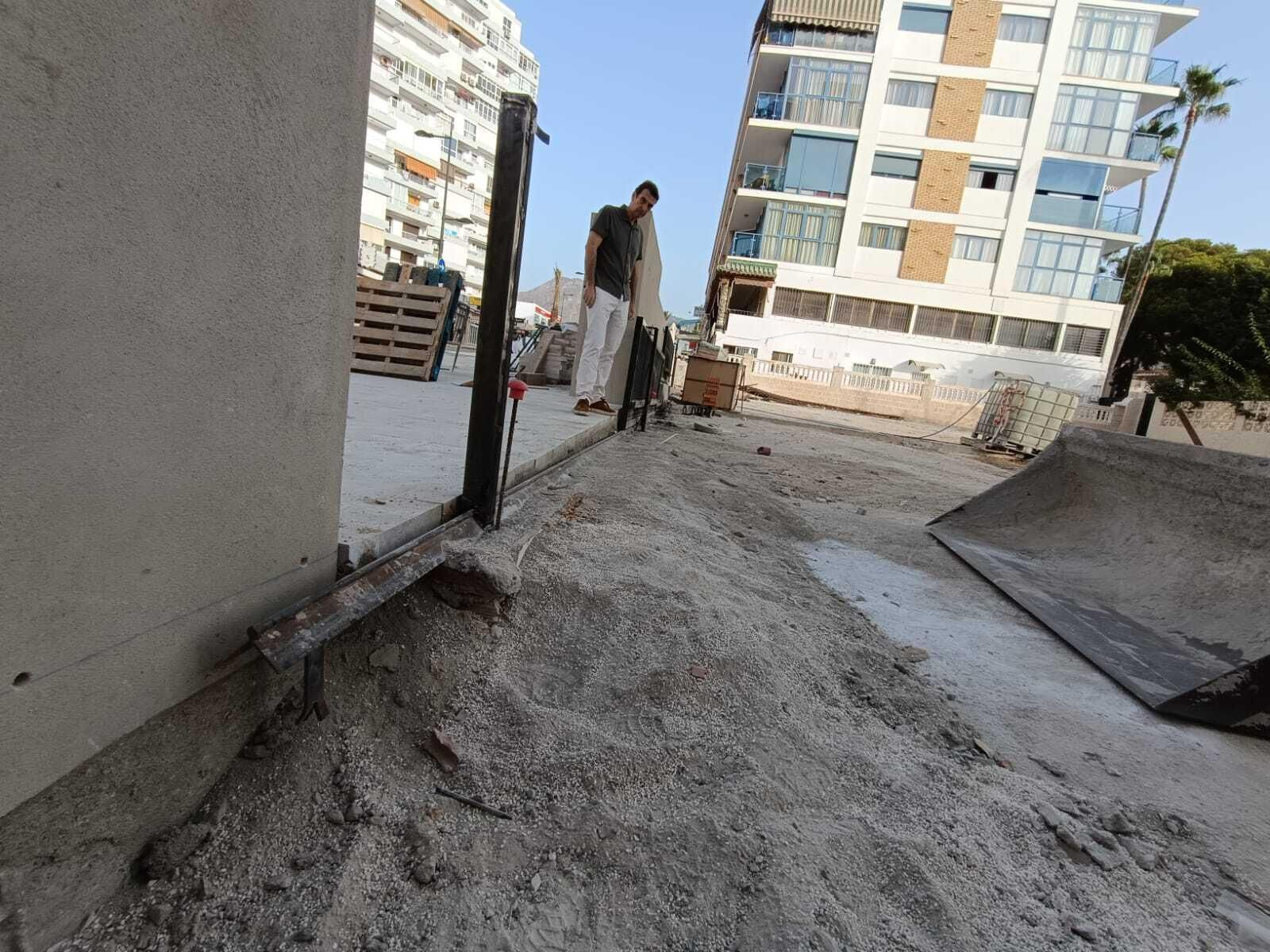 El concejal de Obras, José Luis Bergillos, en los trabajos de la avenida Alay. El concejal de Obras, José Luis Bergillos, en los trabajos de la avenida Alay.
