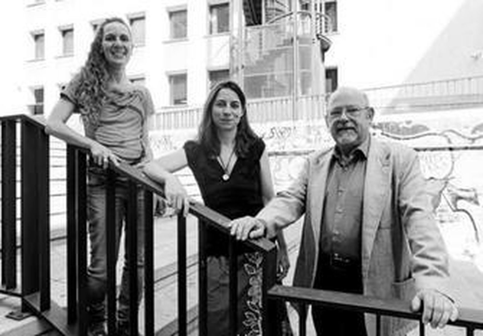 De izquierda a derecha, los nuevos concejales de Vamos Granada: Pilar Rivas, Marta Gutiérrez y Luis de Haro-Rossi.