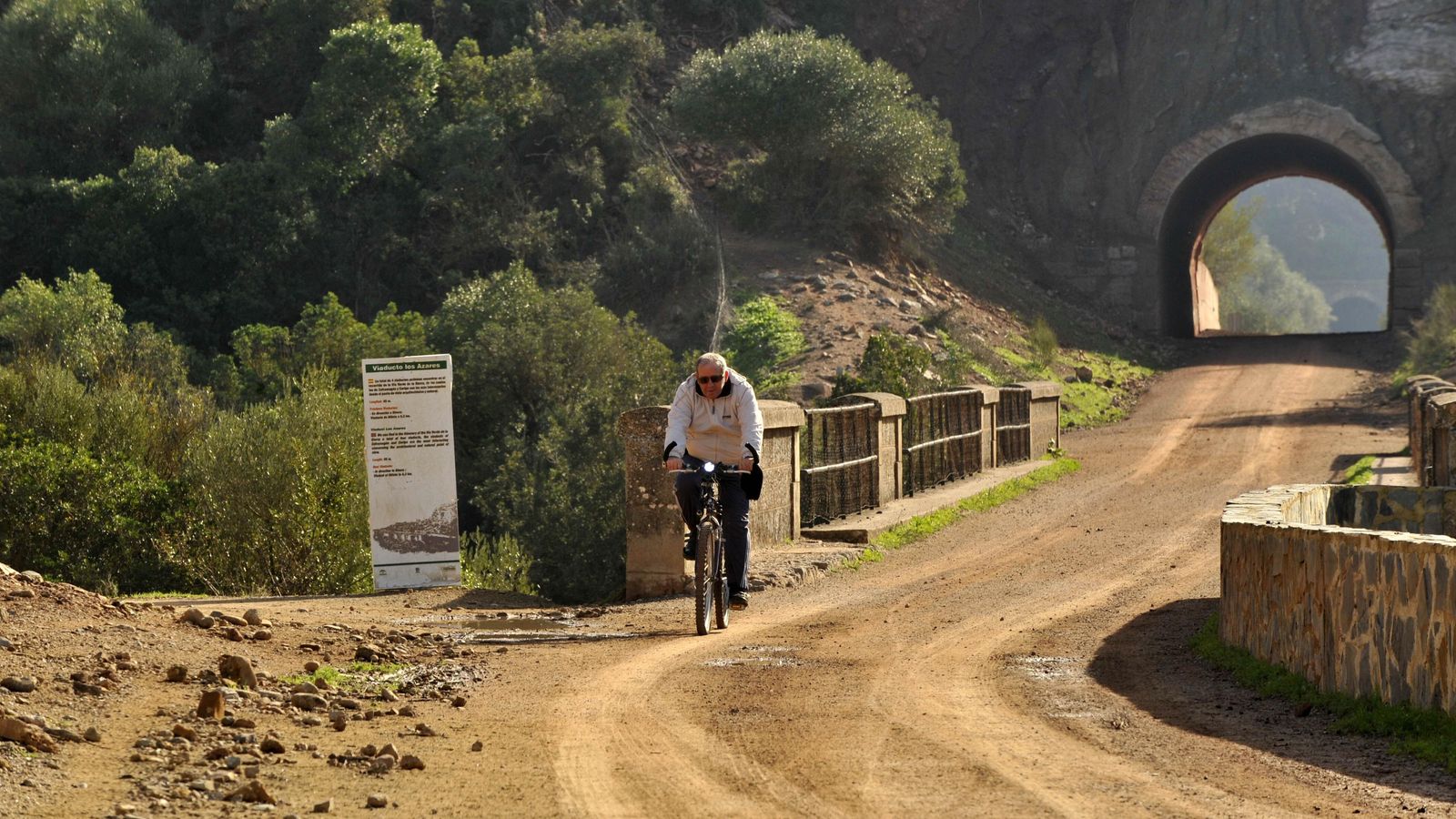 Esta ruta que retoma una vía férrea del siglo XIX