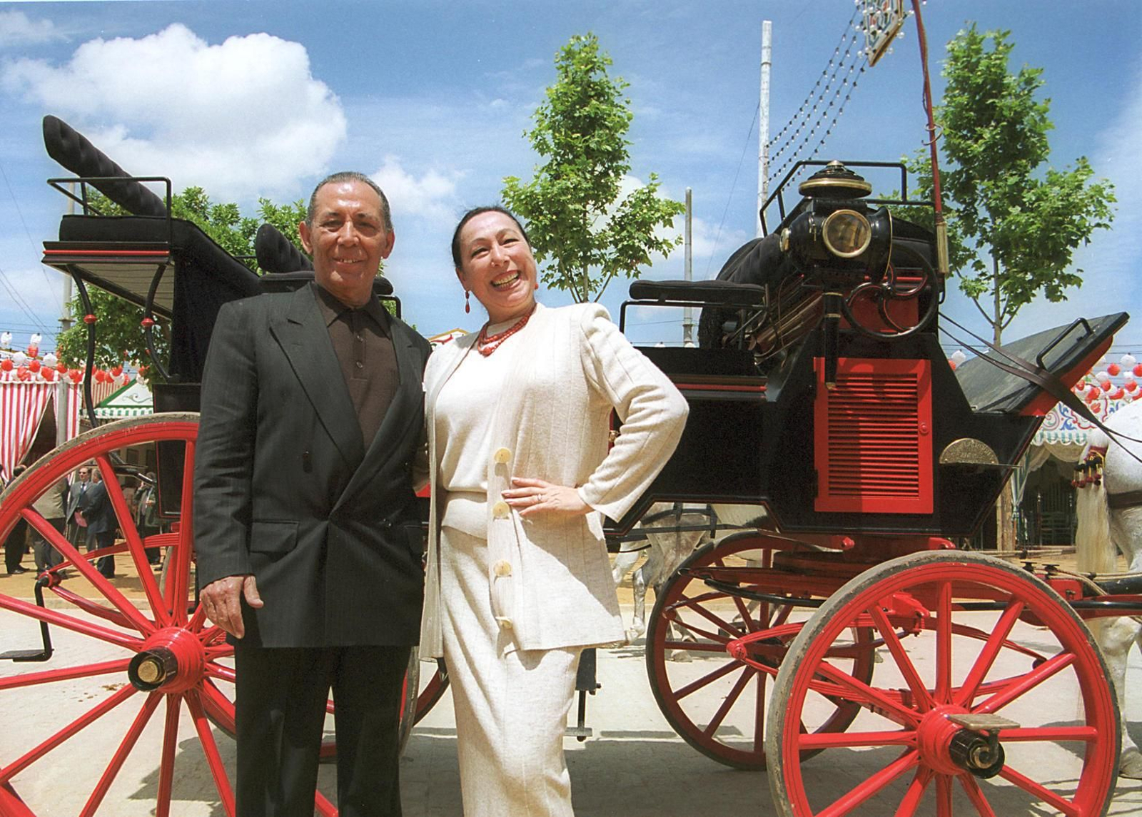En la Feria de Abril de 2000 con la bailora Cristina Hoyos.