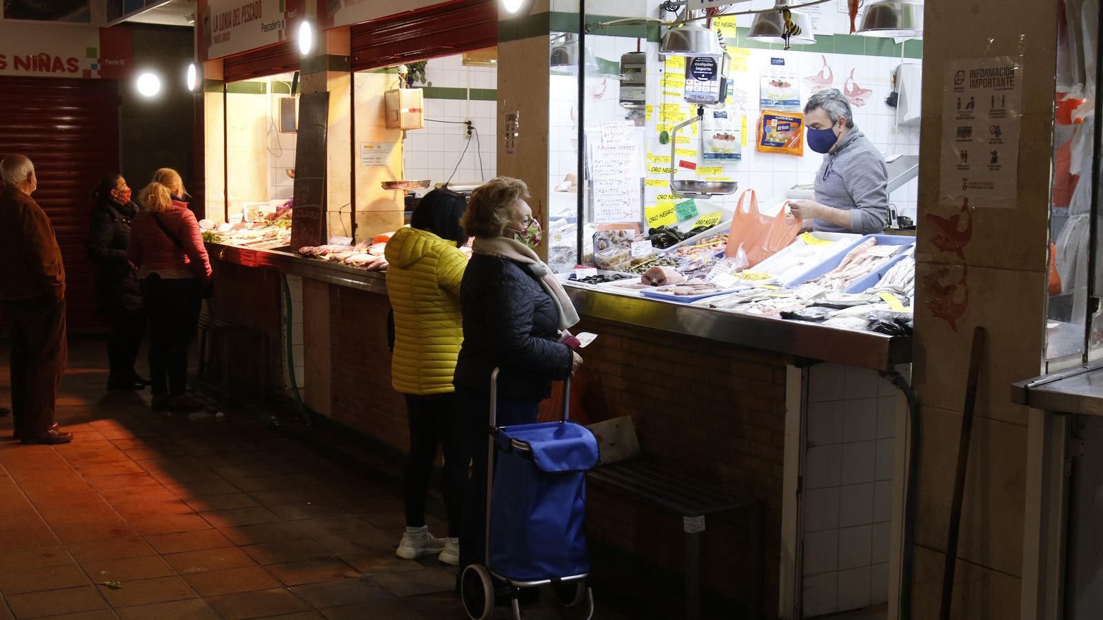 Puestos del Mercado de Abastos, donde han aumentado las ventas con la pandemia, sobre todo, en el primer confinamiento.