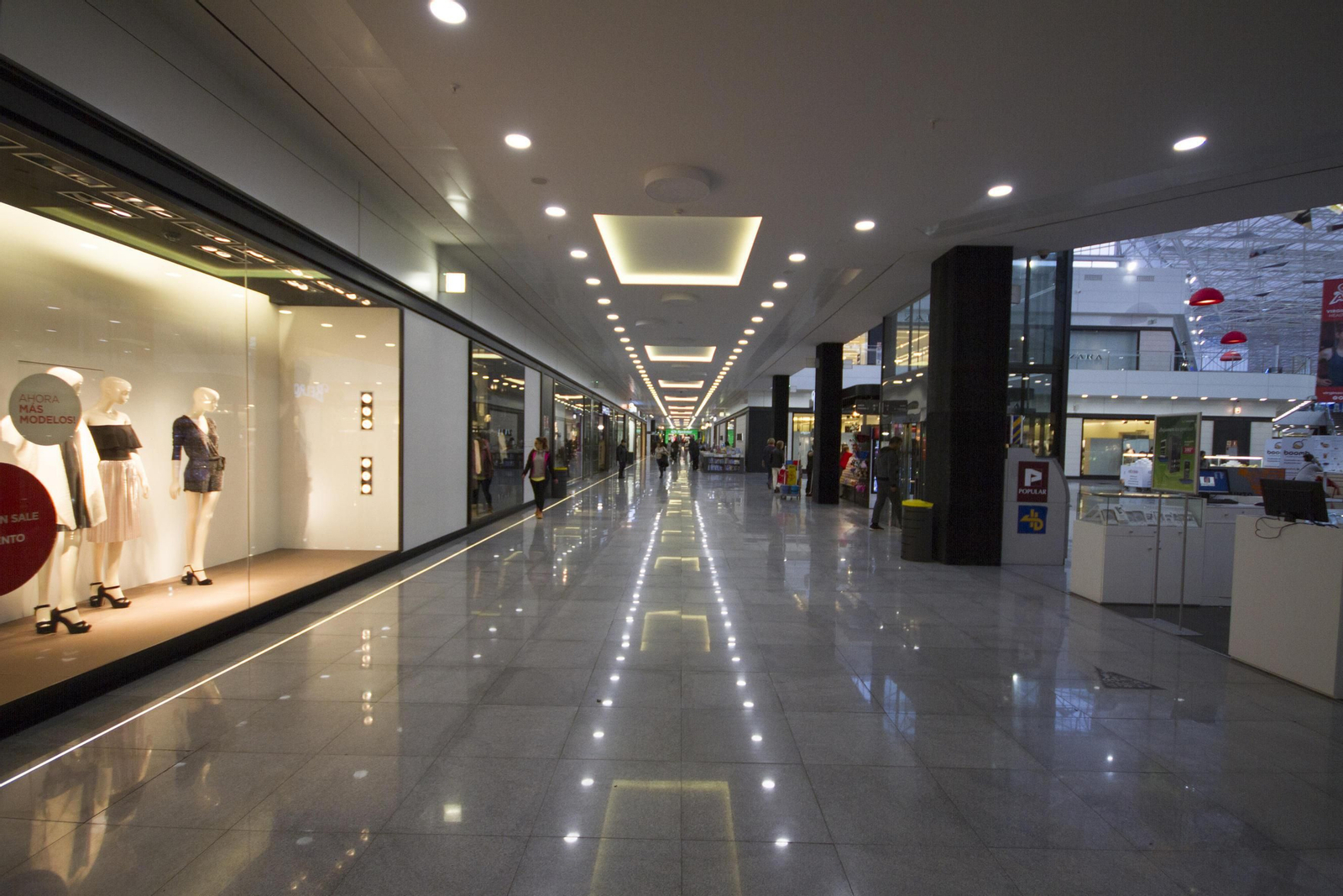 Centro comercial El Serrallo