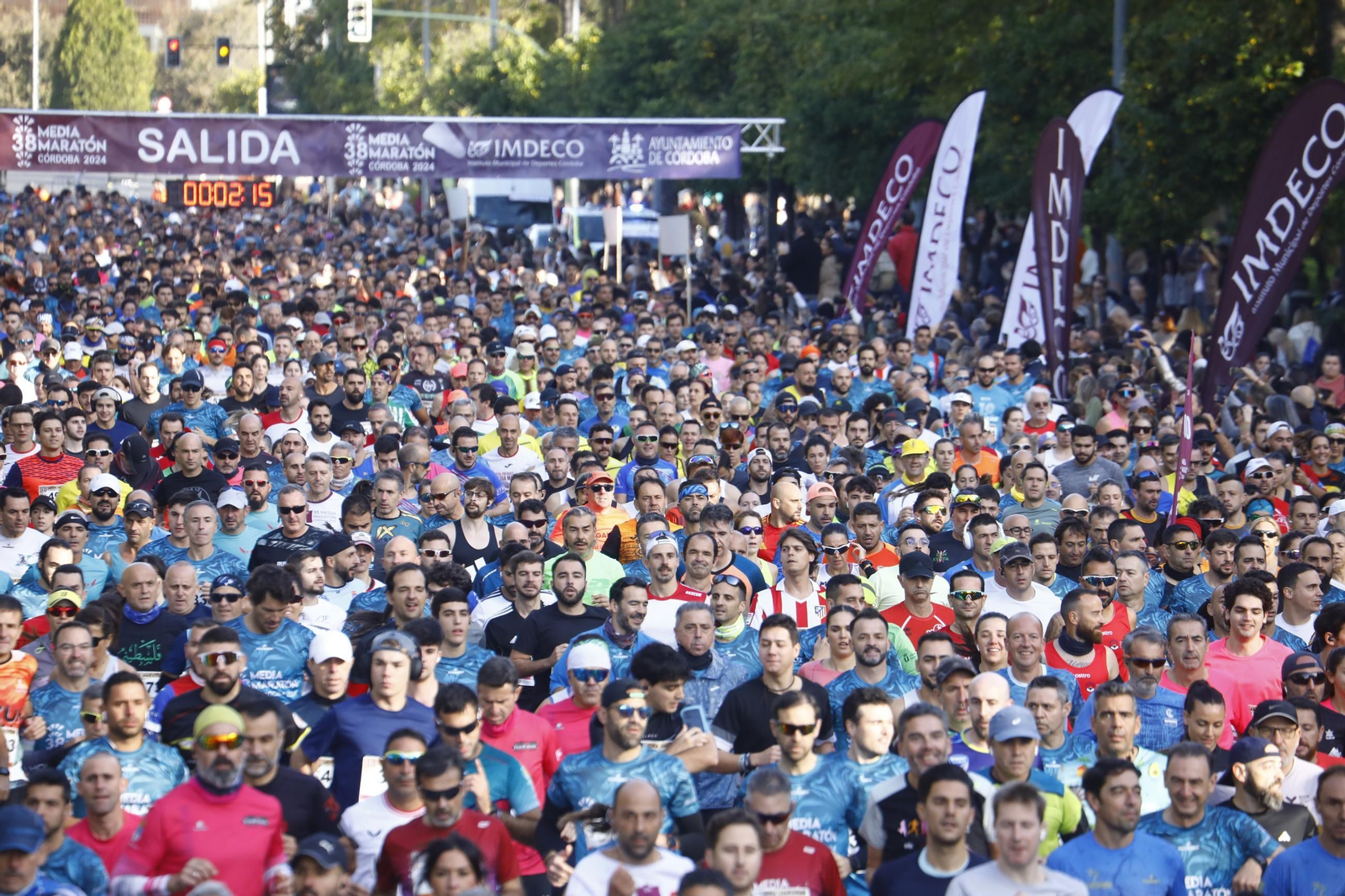 Las mejores fotos de la salida de la Media Maratón de Córdoba 2024
