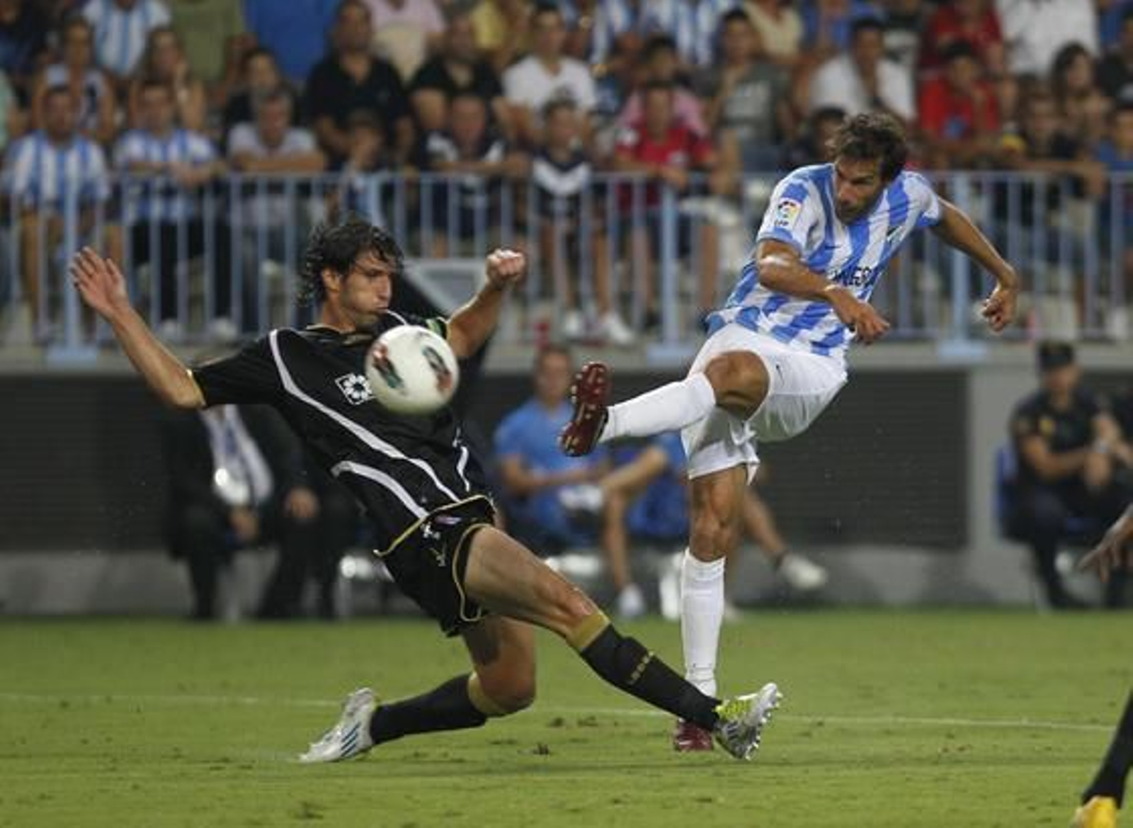 El Málaga de Pellegrini golea sin piedad al Granada.

Foto: Sergio Camacho
