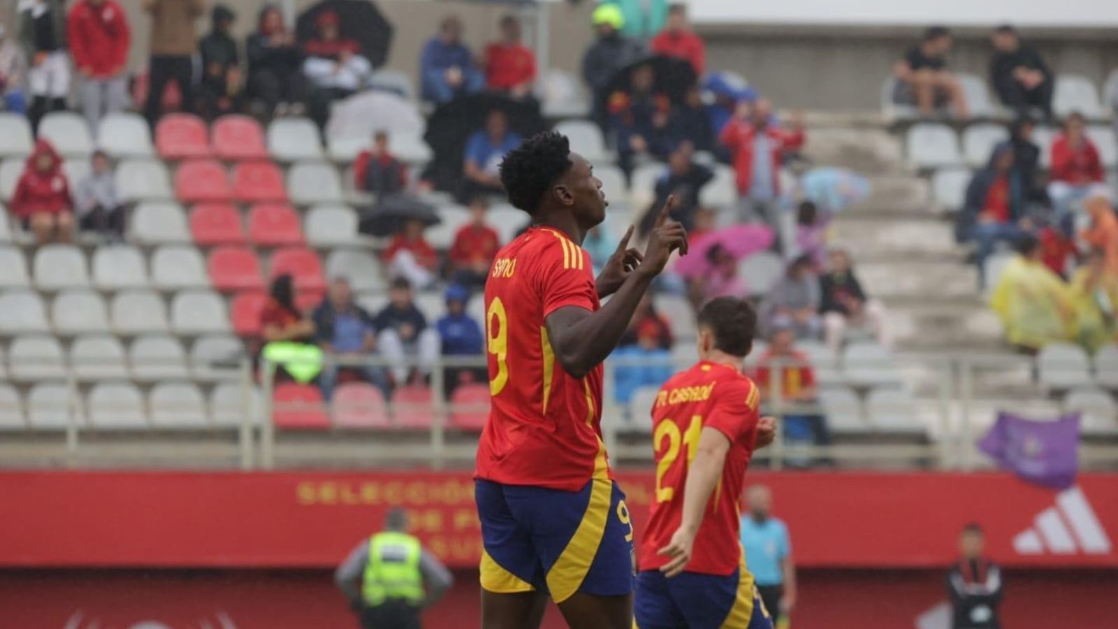 Roberto, debut y gol con España sub 21