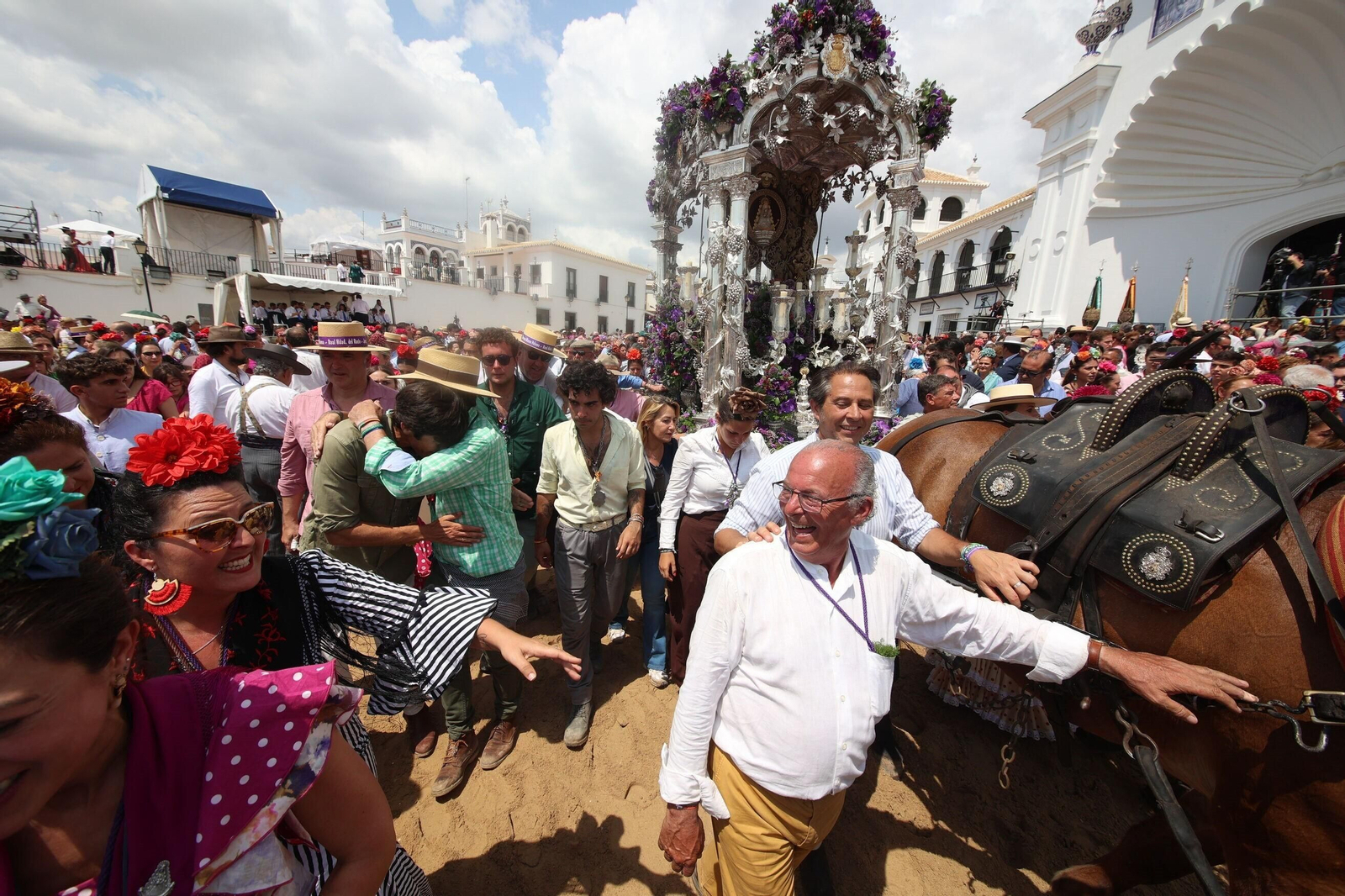 La Hermandad del Rocío de Jerez se presenta ante la Virgen