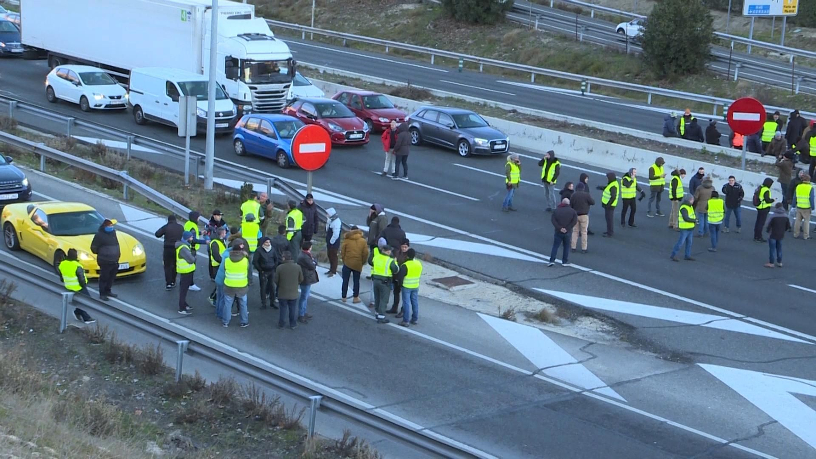 Las imágenes de la inauguración de FITUR, protagonizada por las protestas del taxi