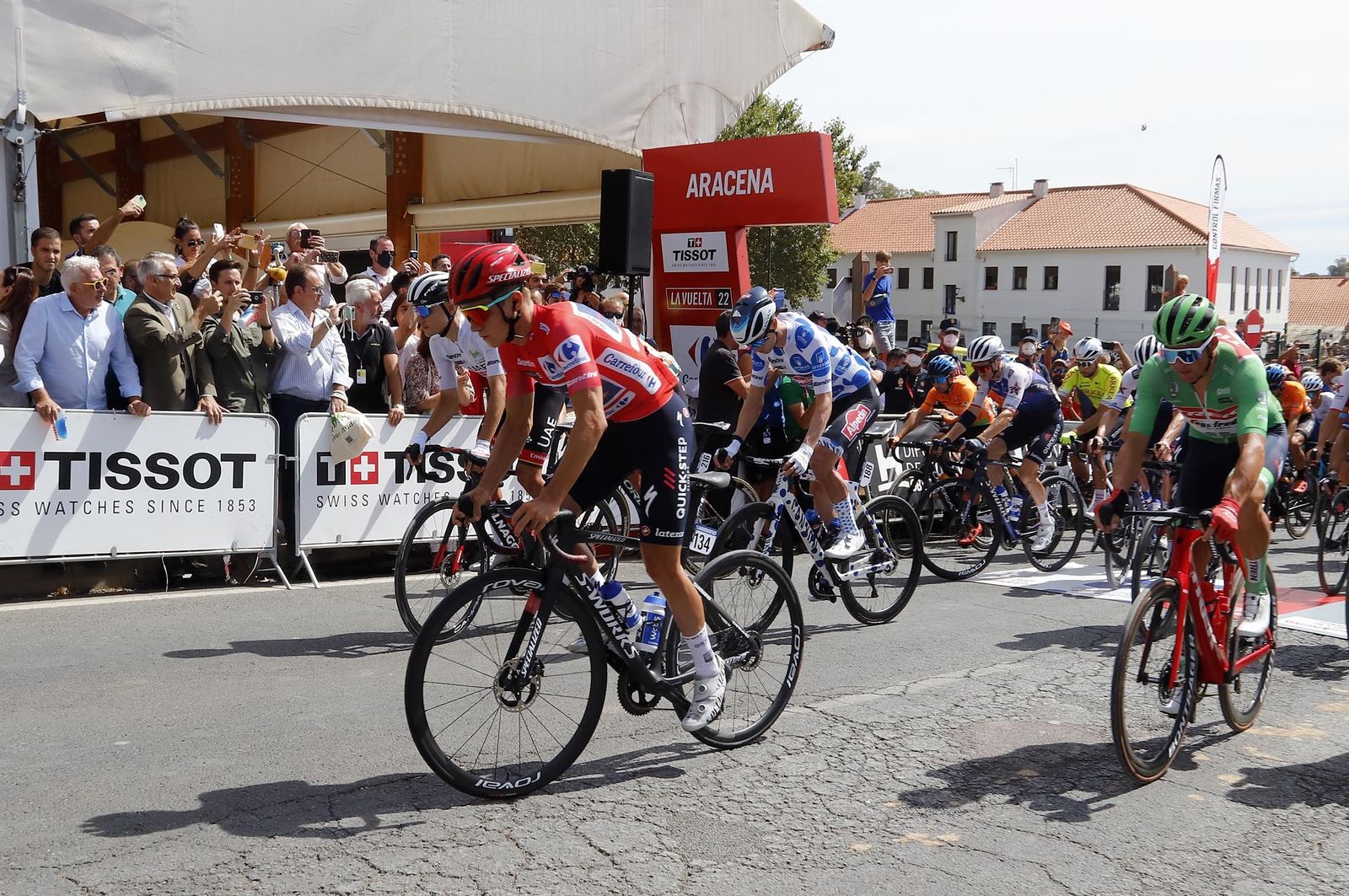 Imágenes de la Vuelta Ciclista a España en su salida desde Aracena en la 17ª etapa