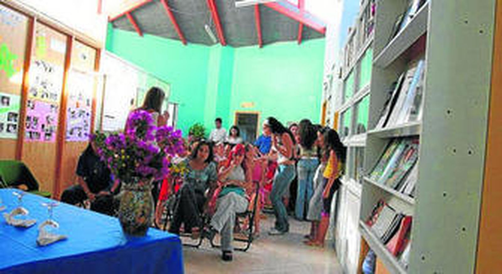 Varias personas participan en un taller de Despierta.