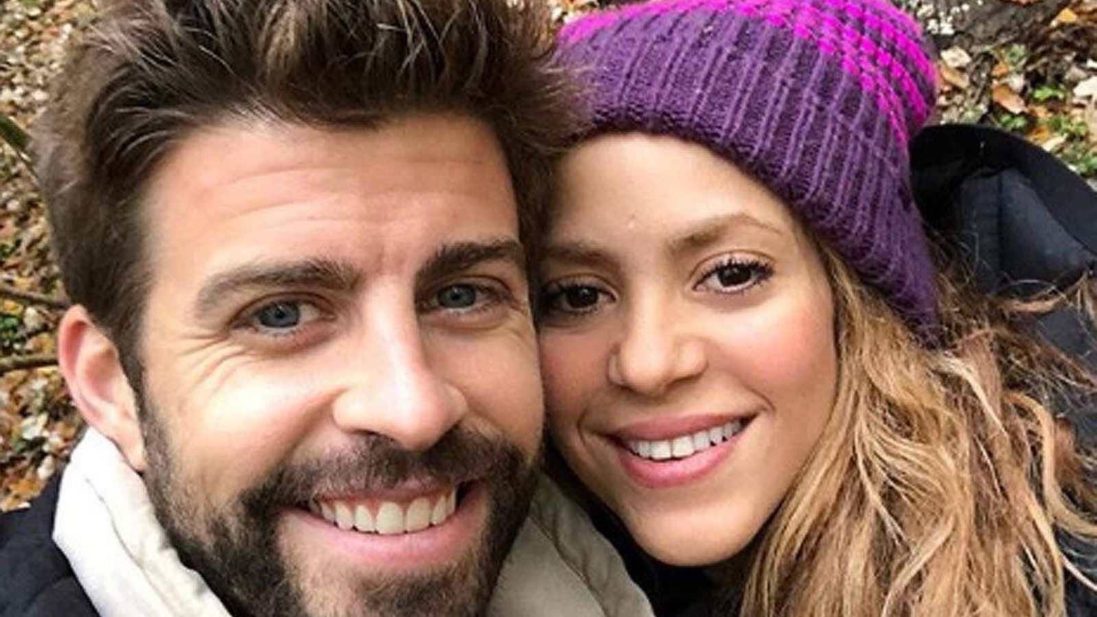 Piqué y Shakira, en un posado risueño: una pareja feliz hasta que el futbolista ha dinamitado la relación.