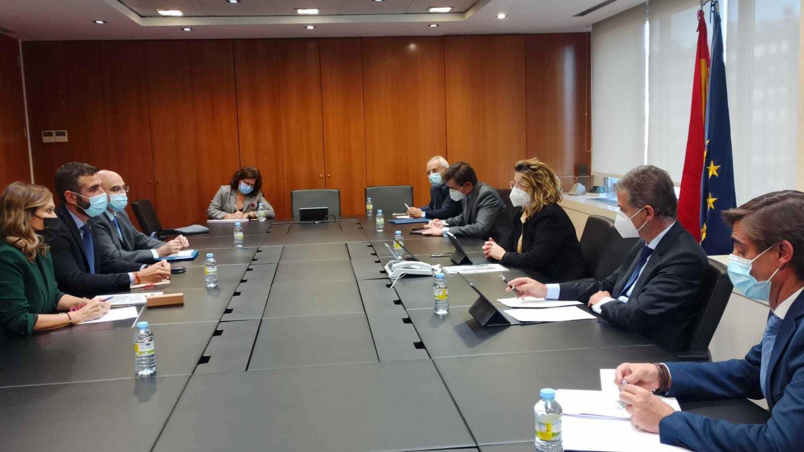 Encuentro con la dirección de Adif en octubre de 2021 en el que se abordó la cesión de la estación