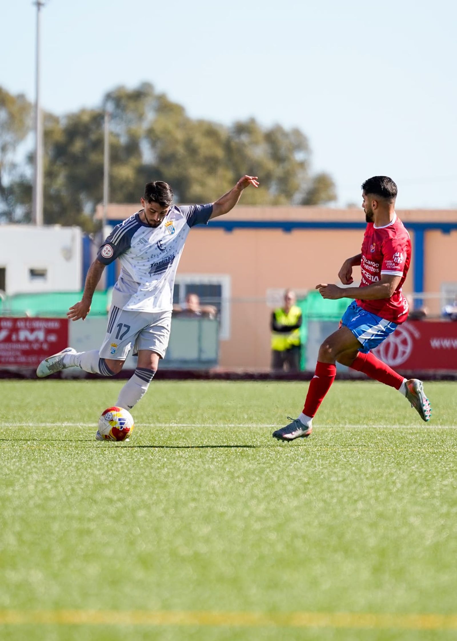 Chuma, en una acción del partido.