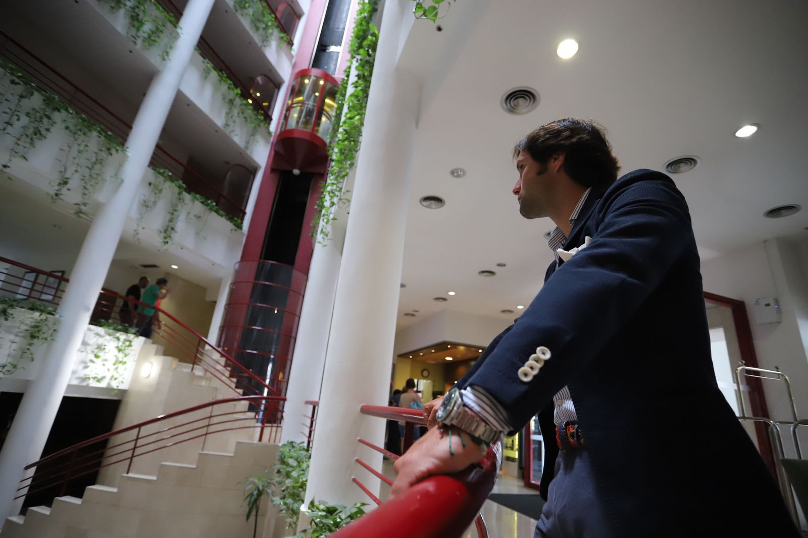 Andrés Romero obtiene cinco orejas en Valencia de Alcántara camino de Las Ventas.